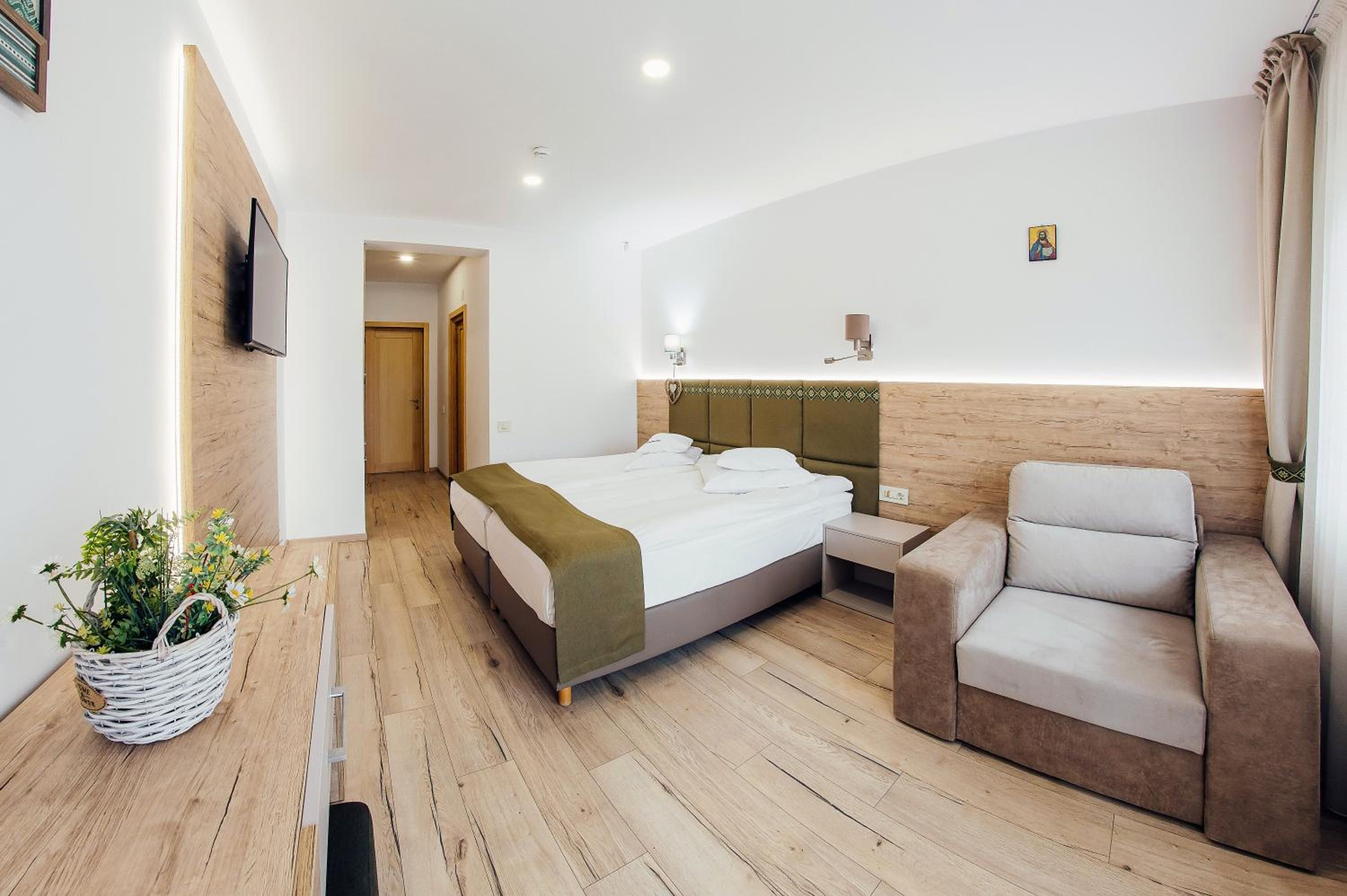 Deluxe Double or Twin Room with Balcony - Photo 19