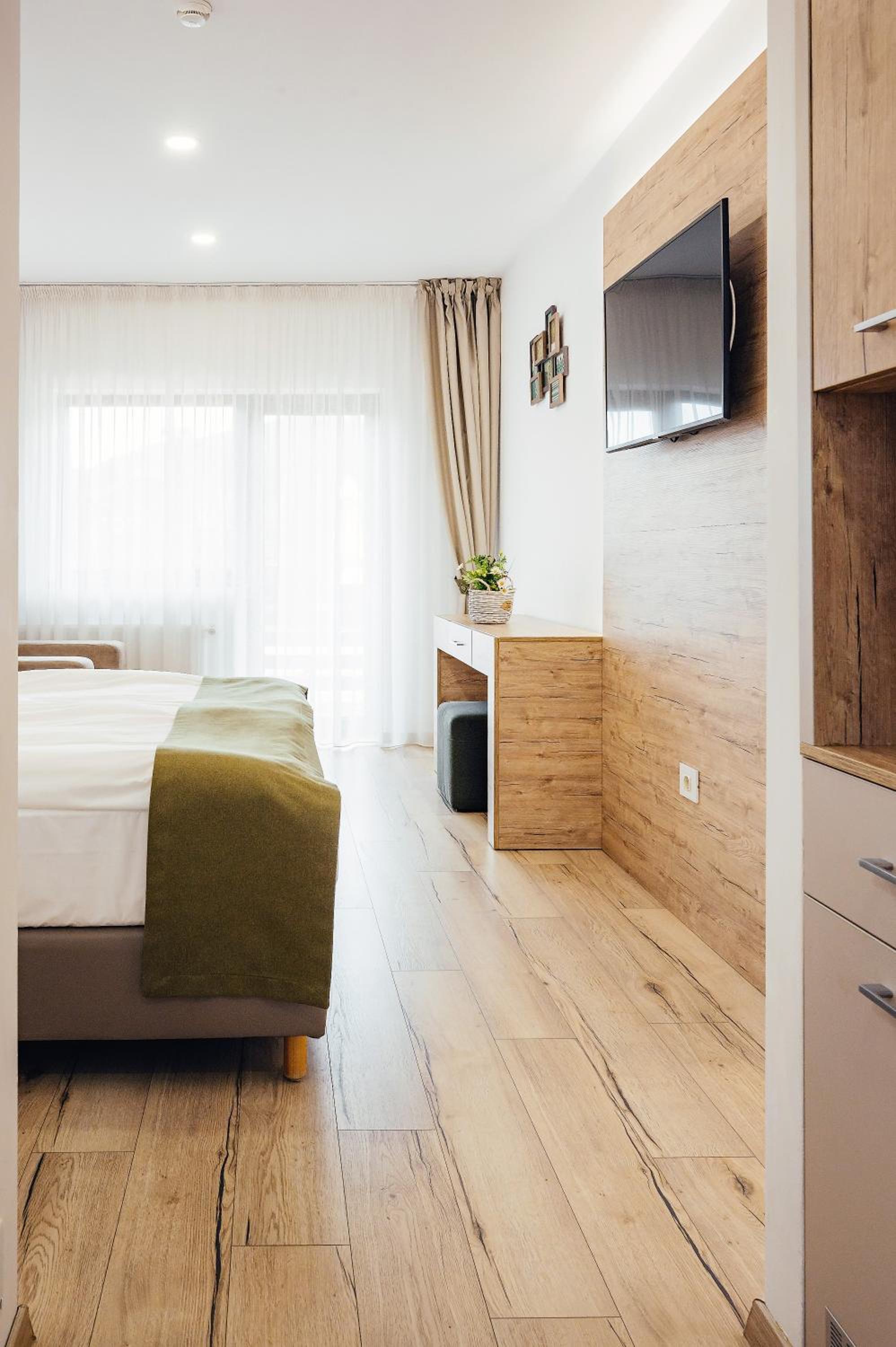 Deluxe Double or Twin Room with Balcony - Photo 17