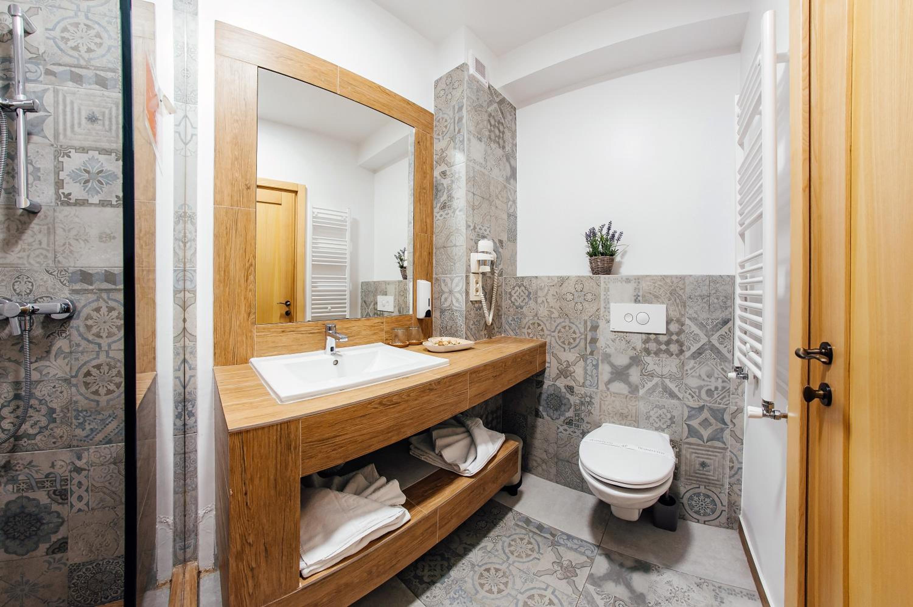 Deluxe Double or Twin Room with Balcony - Photo 34