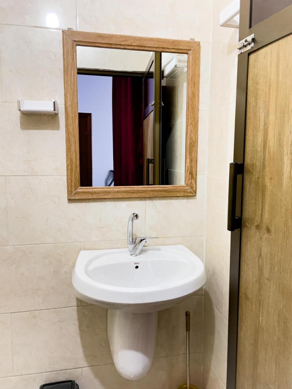 Quadruple Room With Private Bathroom photo 3