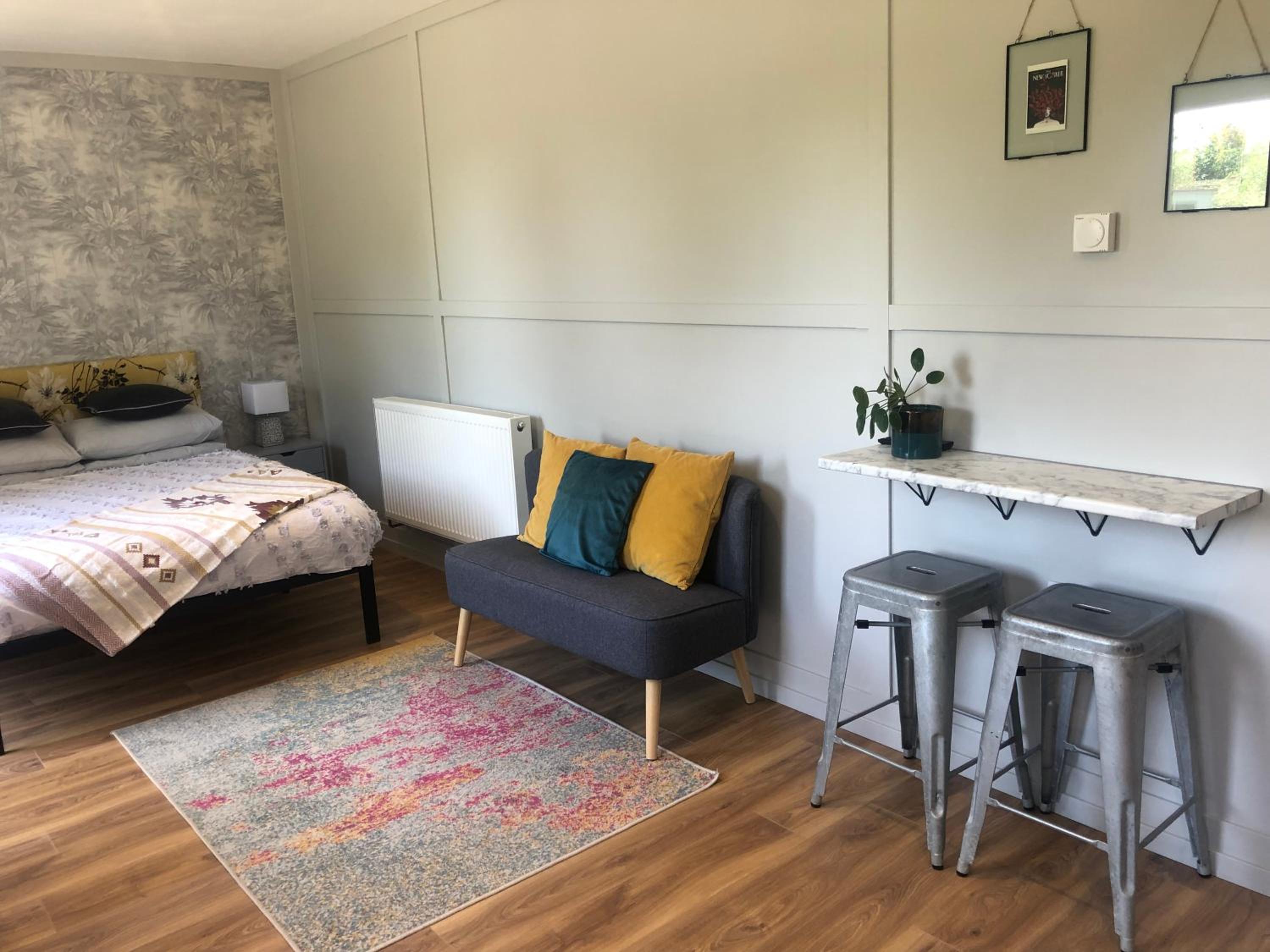 One-Bedroom Apartment photo 3