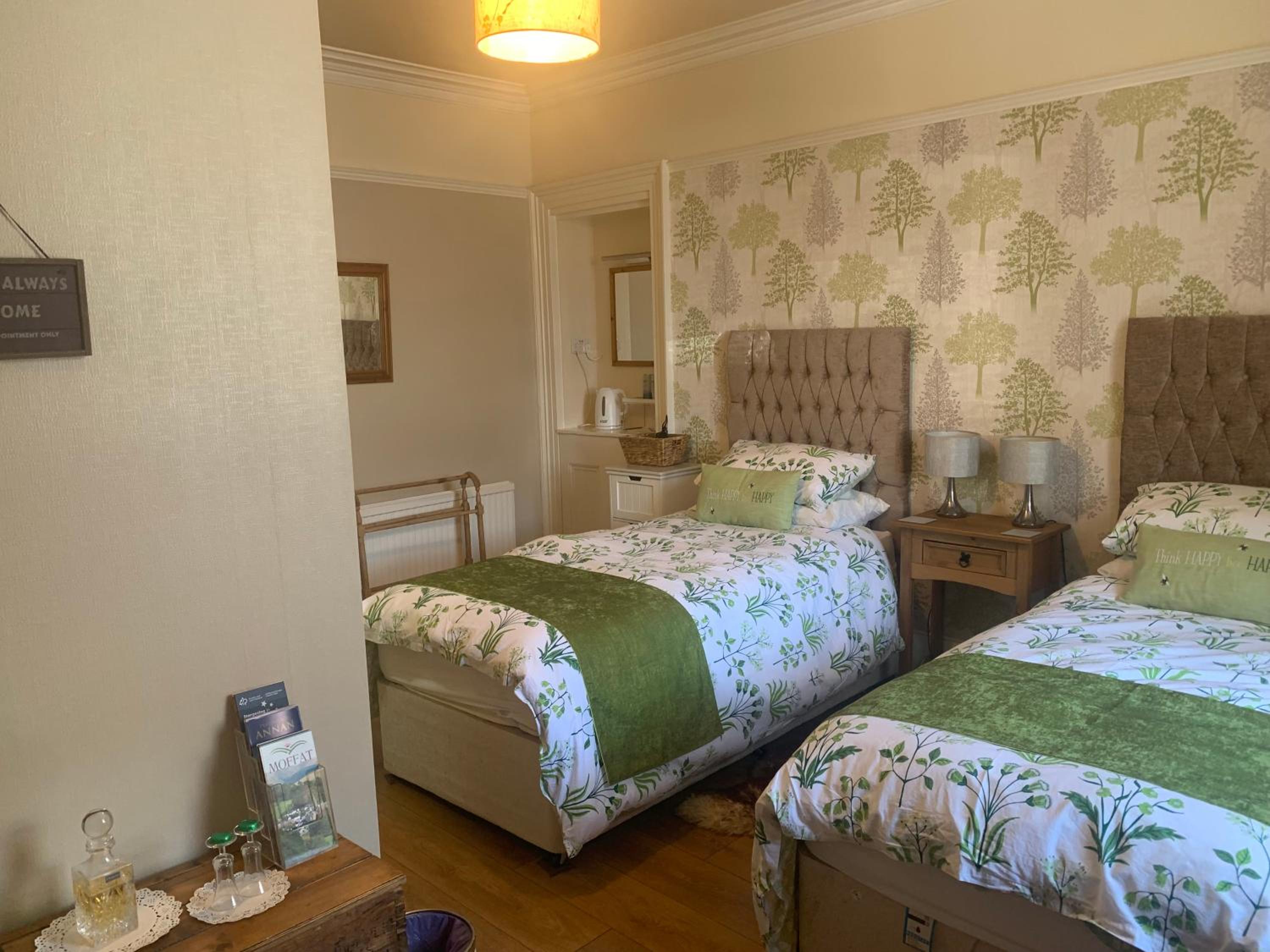 Twin Room with Private Bathroom photo 3