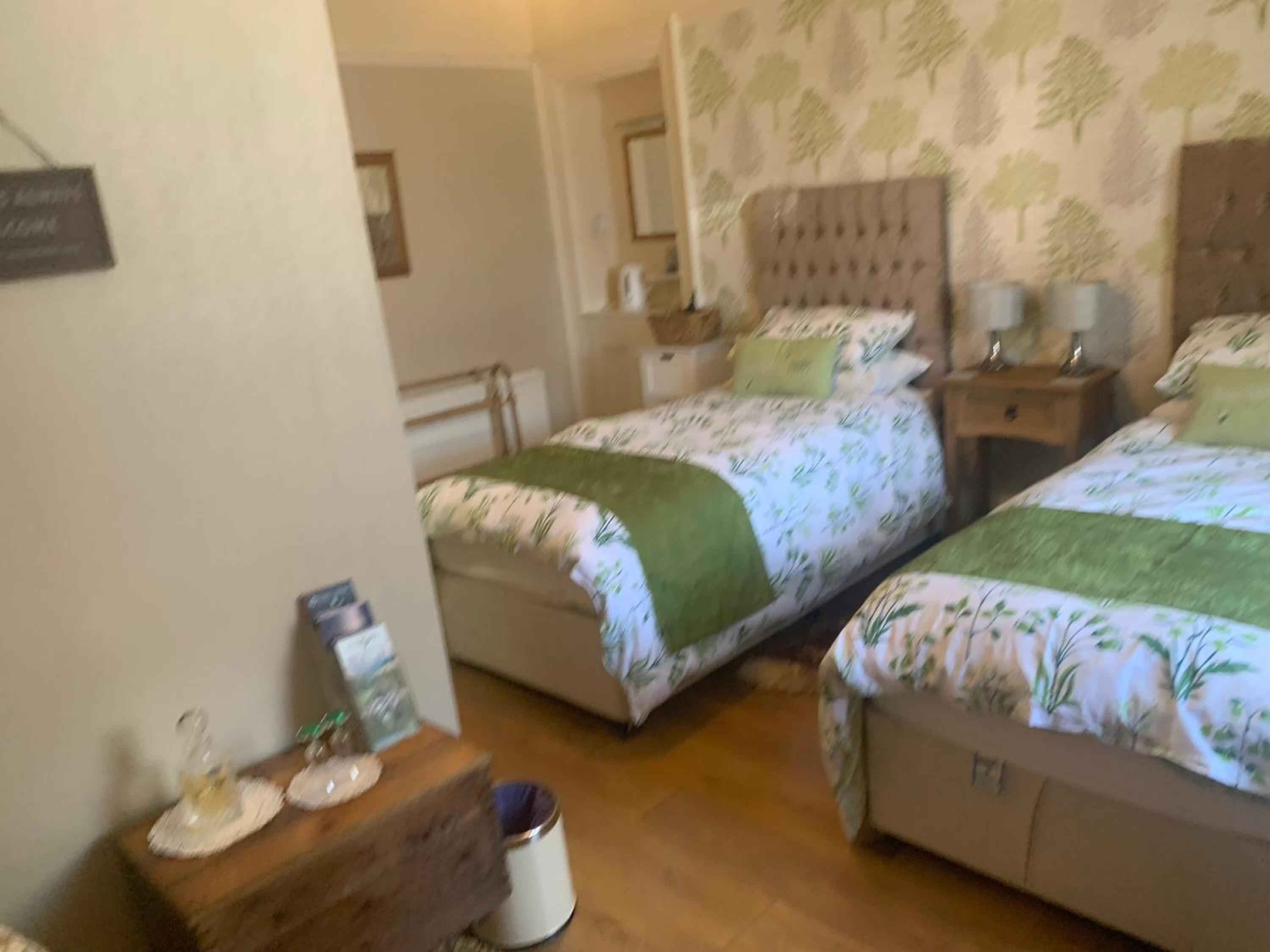 Twin Room with Private Bathroom photo 2