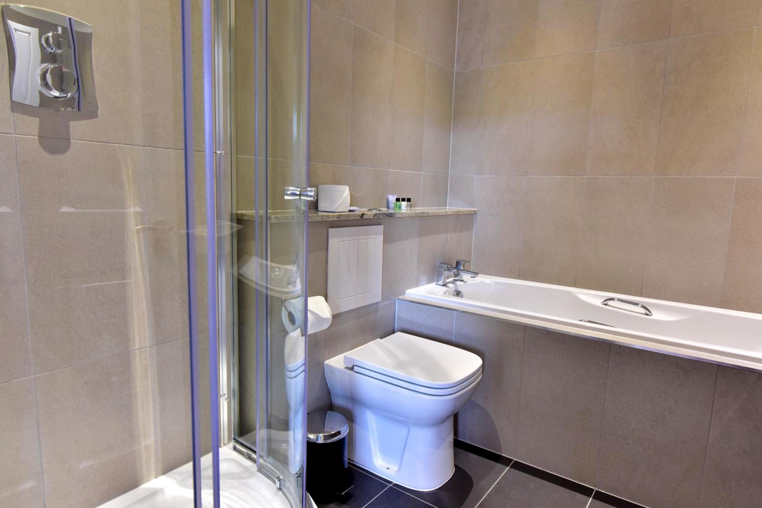 Deluxe Double Room with Bath photo 2