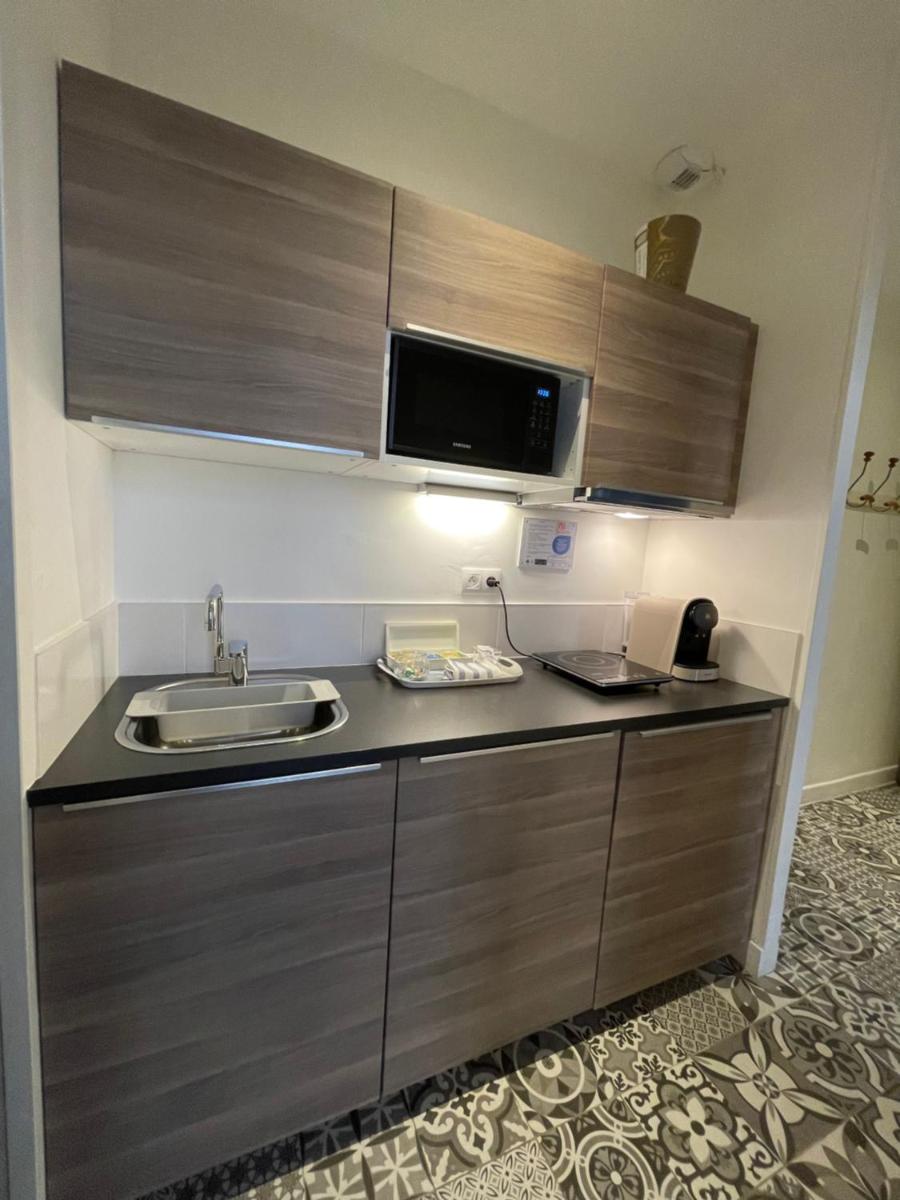Two-Bedroom Suite - Photo 7