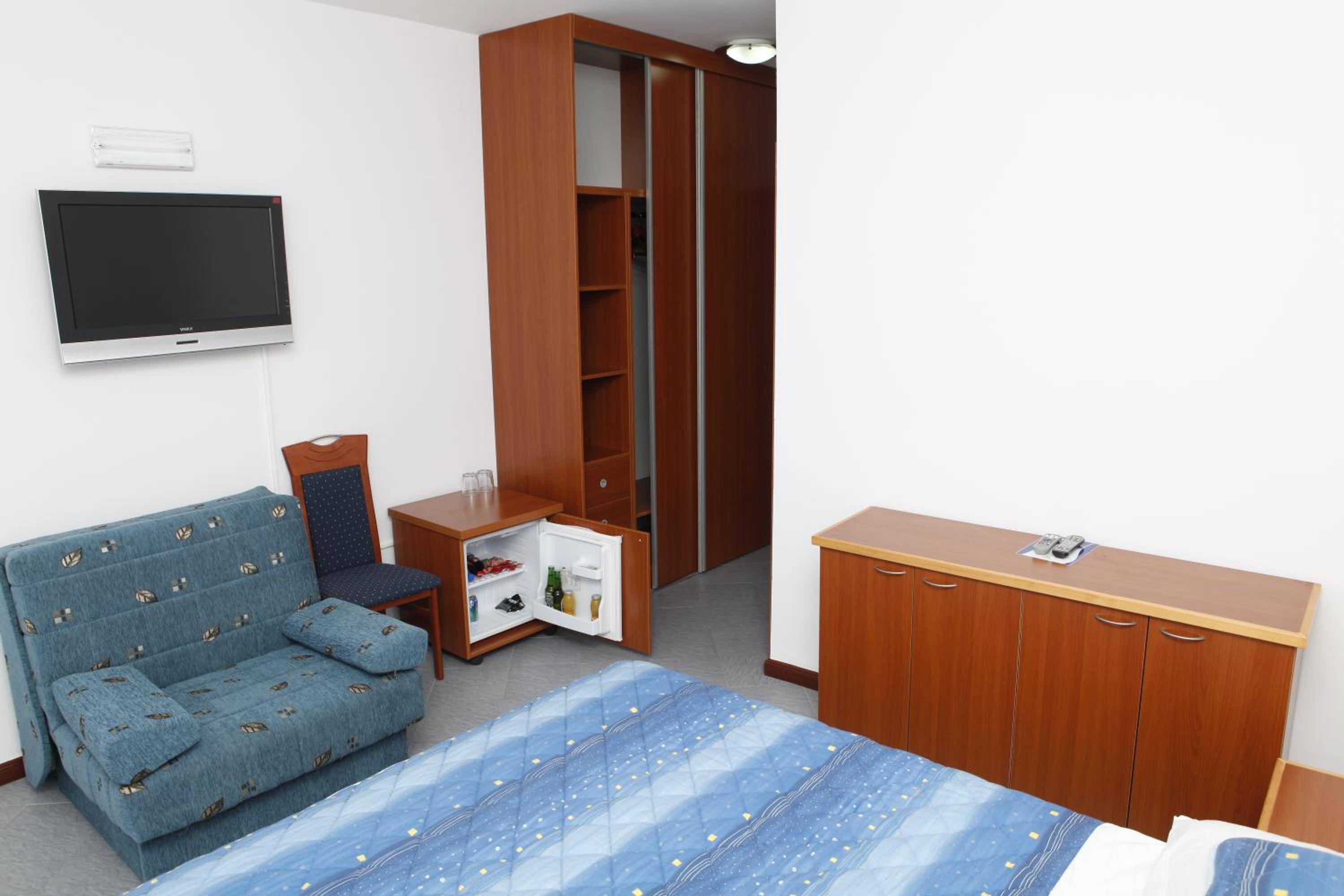 Double Room with Balcony and Sea View - Photo 11