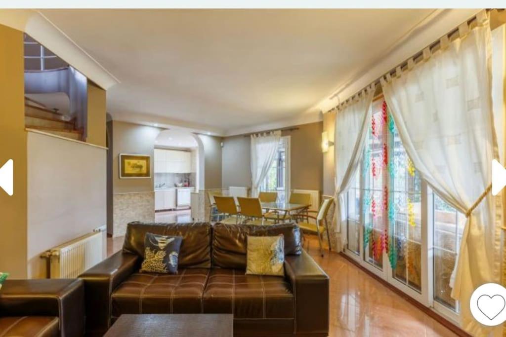 Villa com Piscina Privada