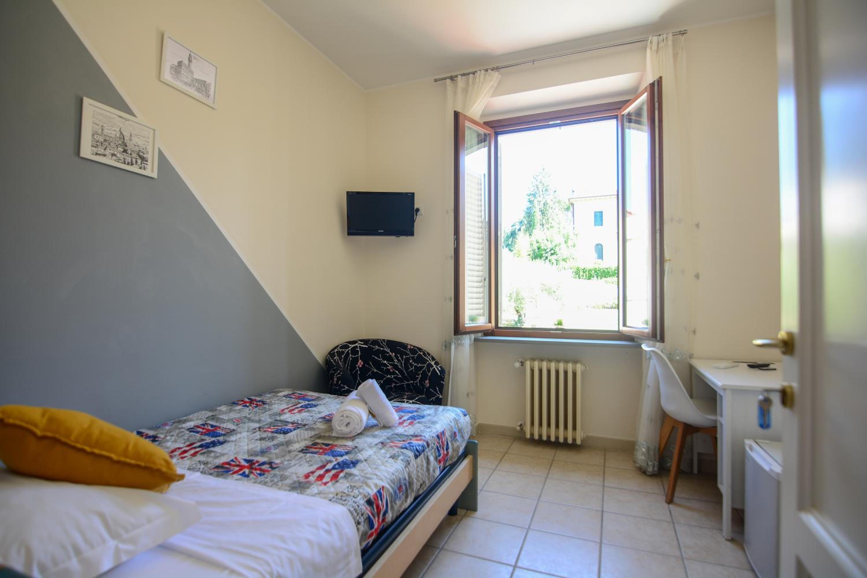 Single Room with Private External Bathroom photo 1