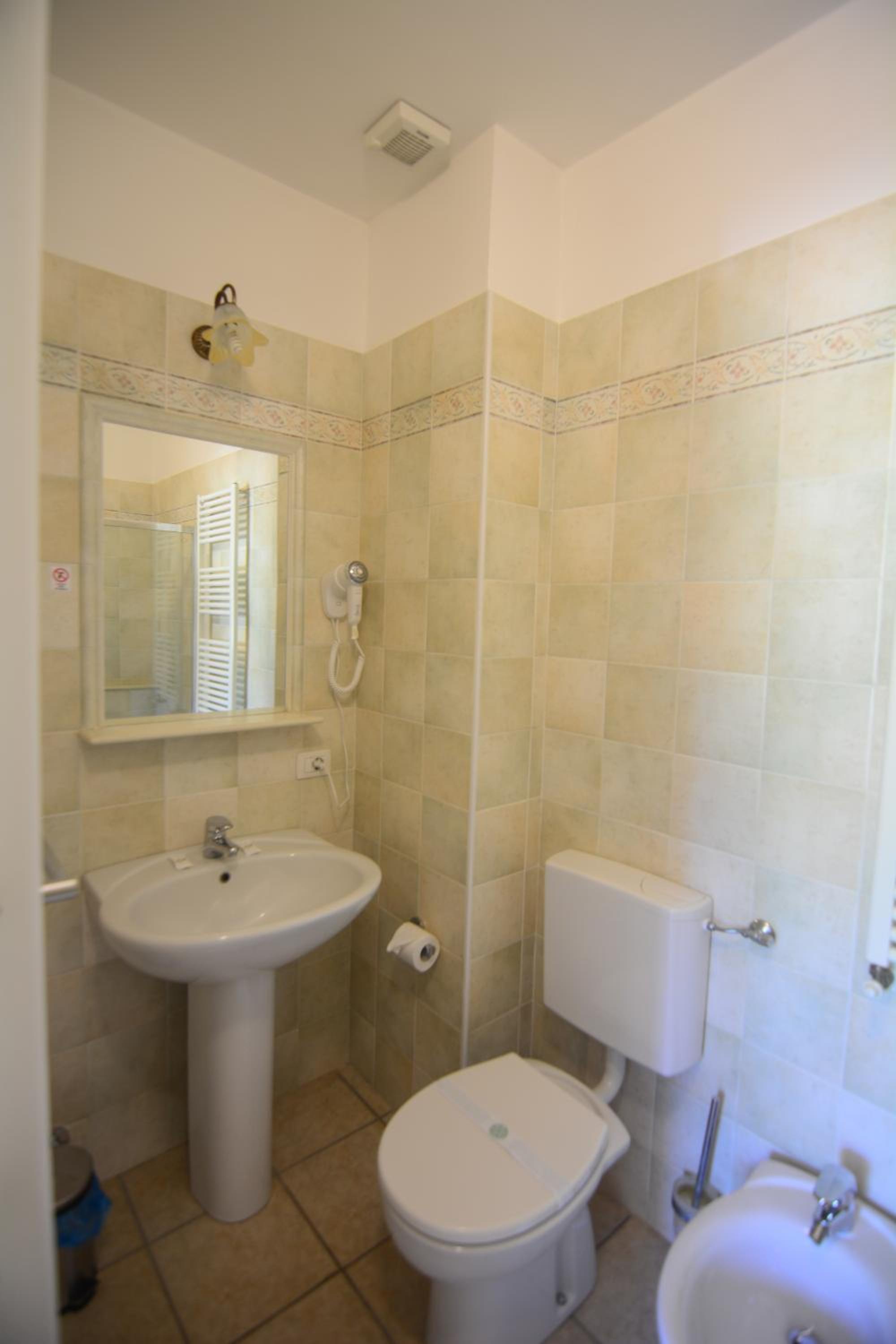 Single Room with Private External Bathroom photo 2