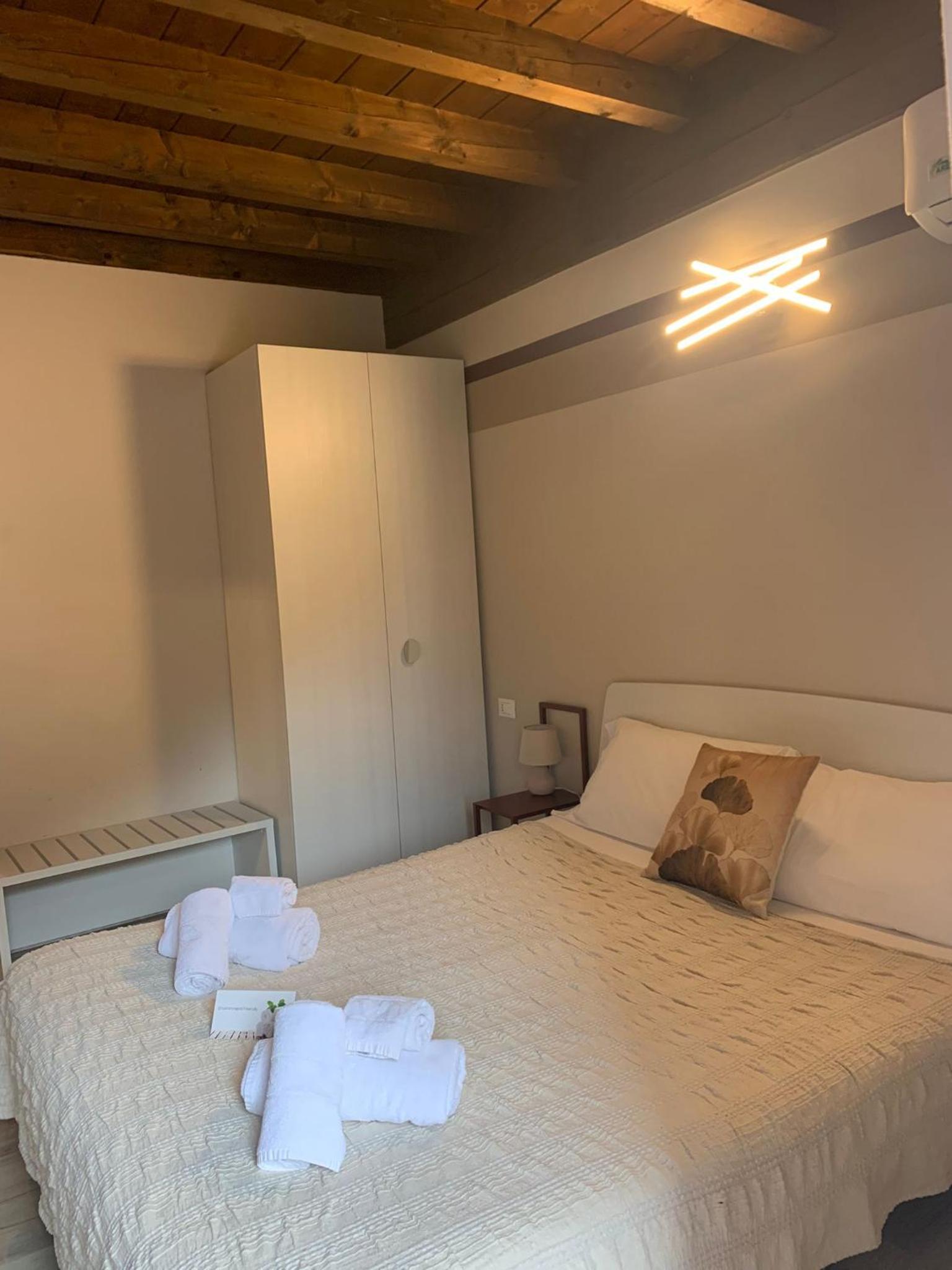 Double Room with Balcony - Photo 17
