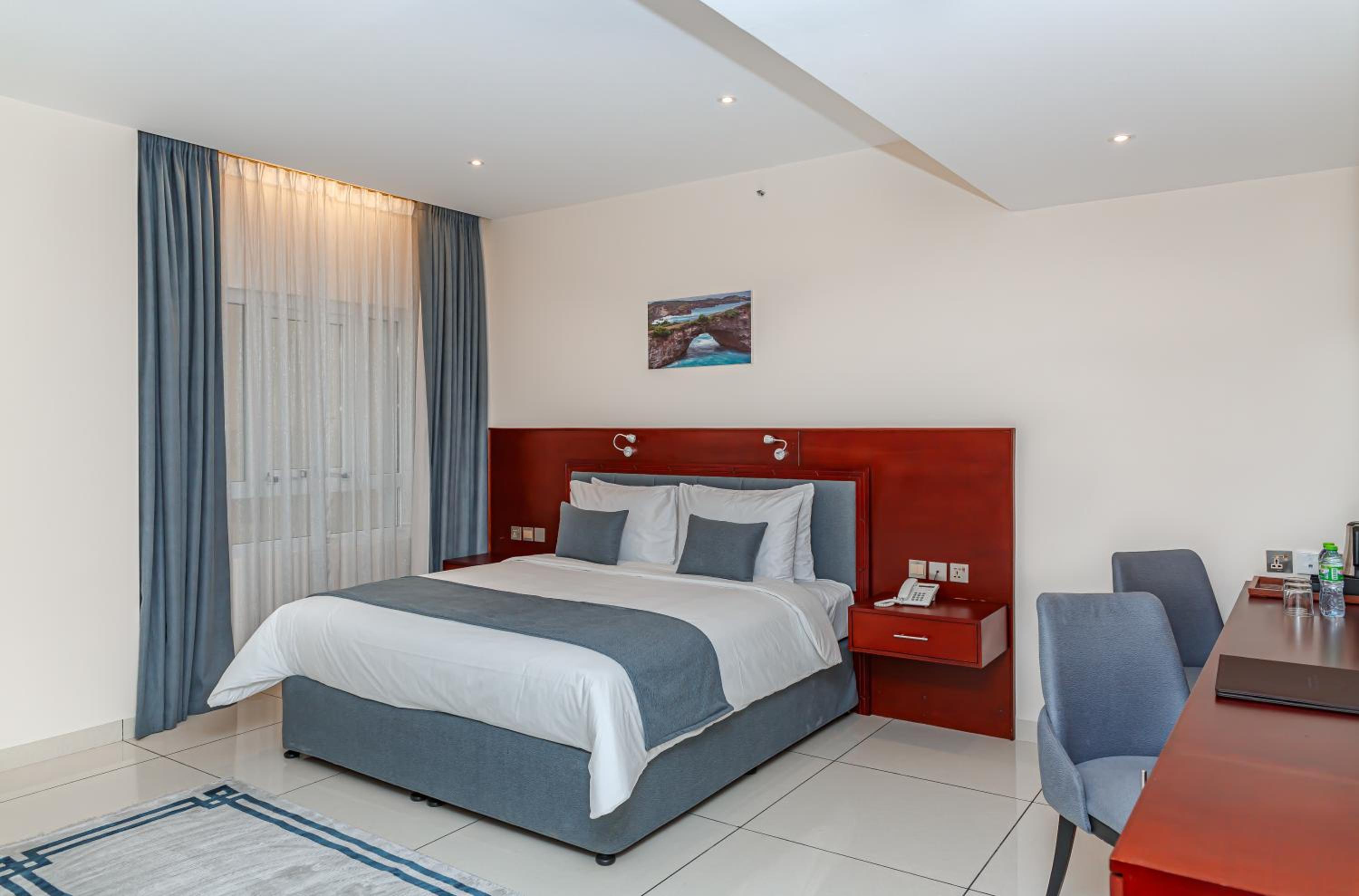 Executive Suite - Photo 1