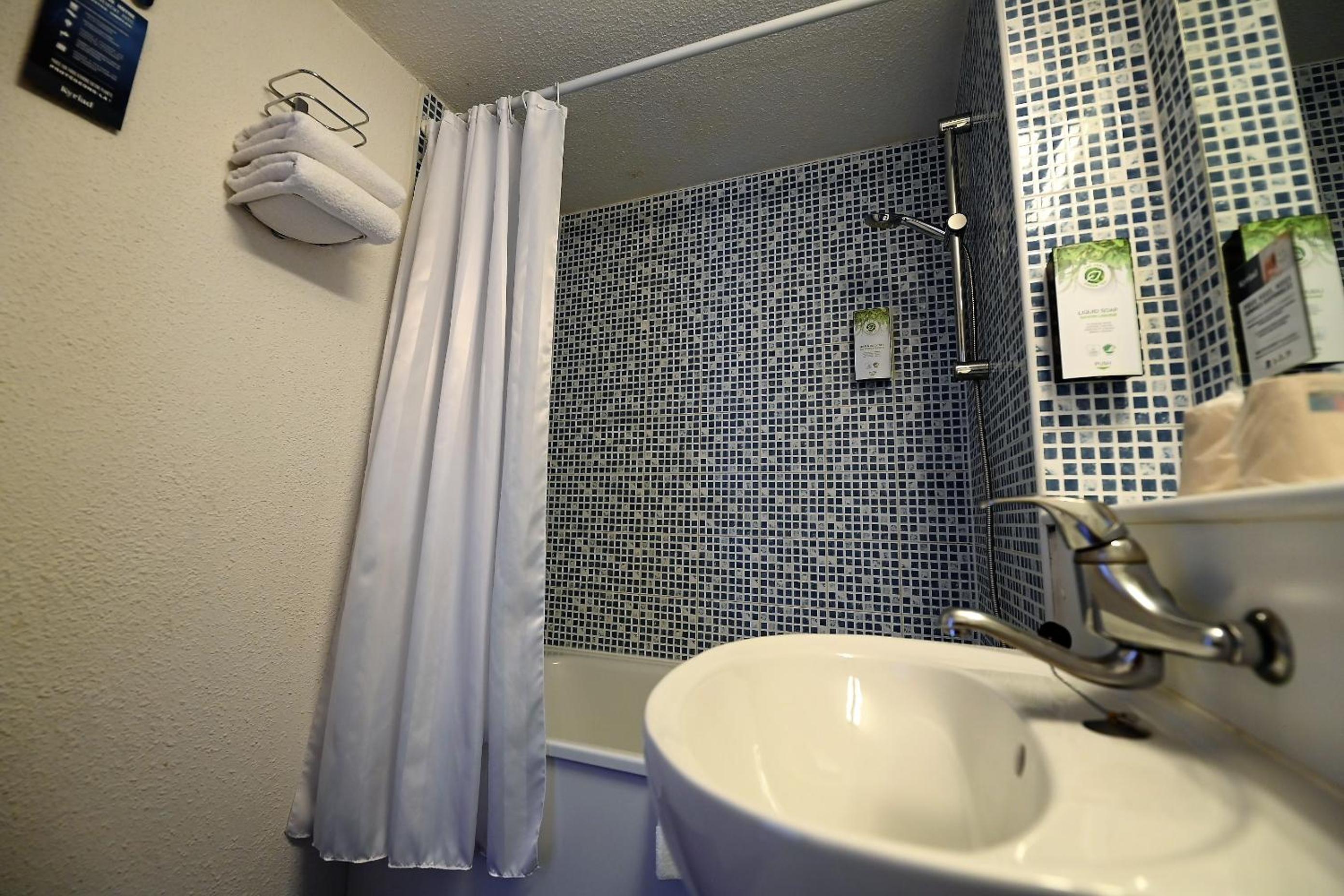 Standard Room - 1 Double Bed - Mountain View - Photo 2