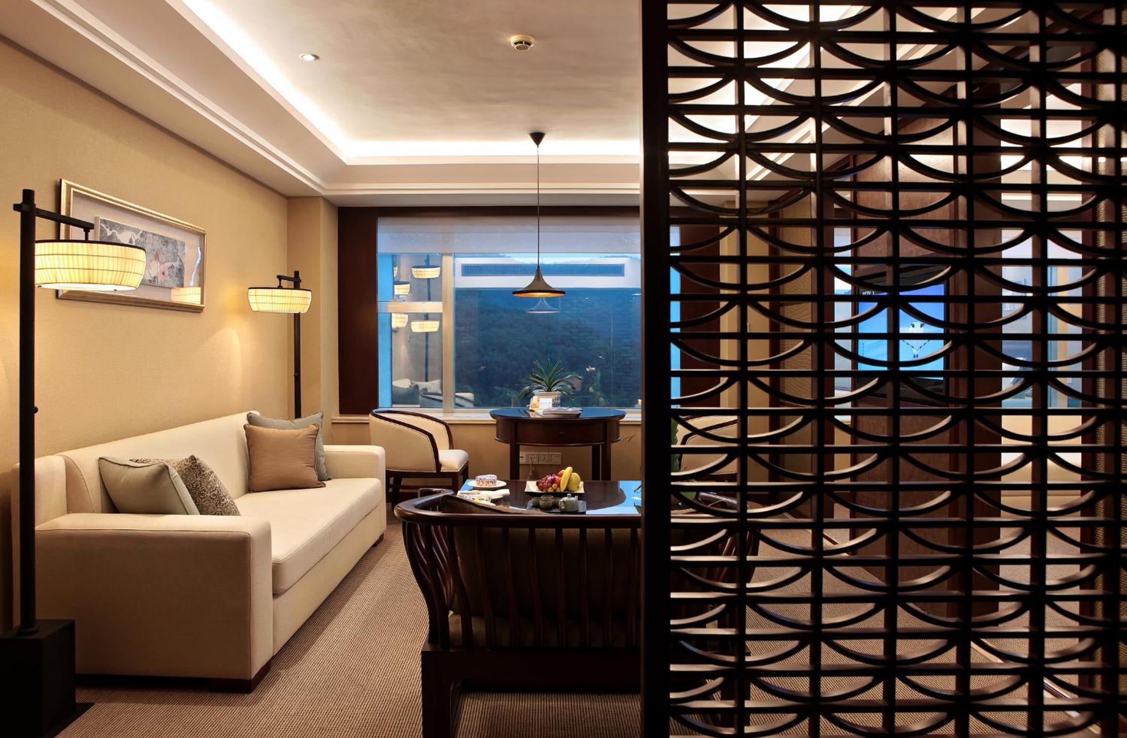 Executive Suite - Photo 3