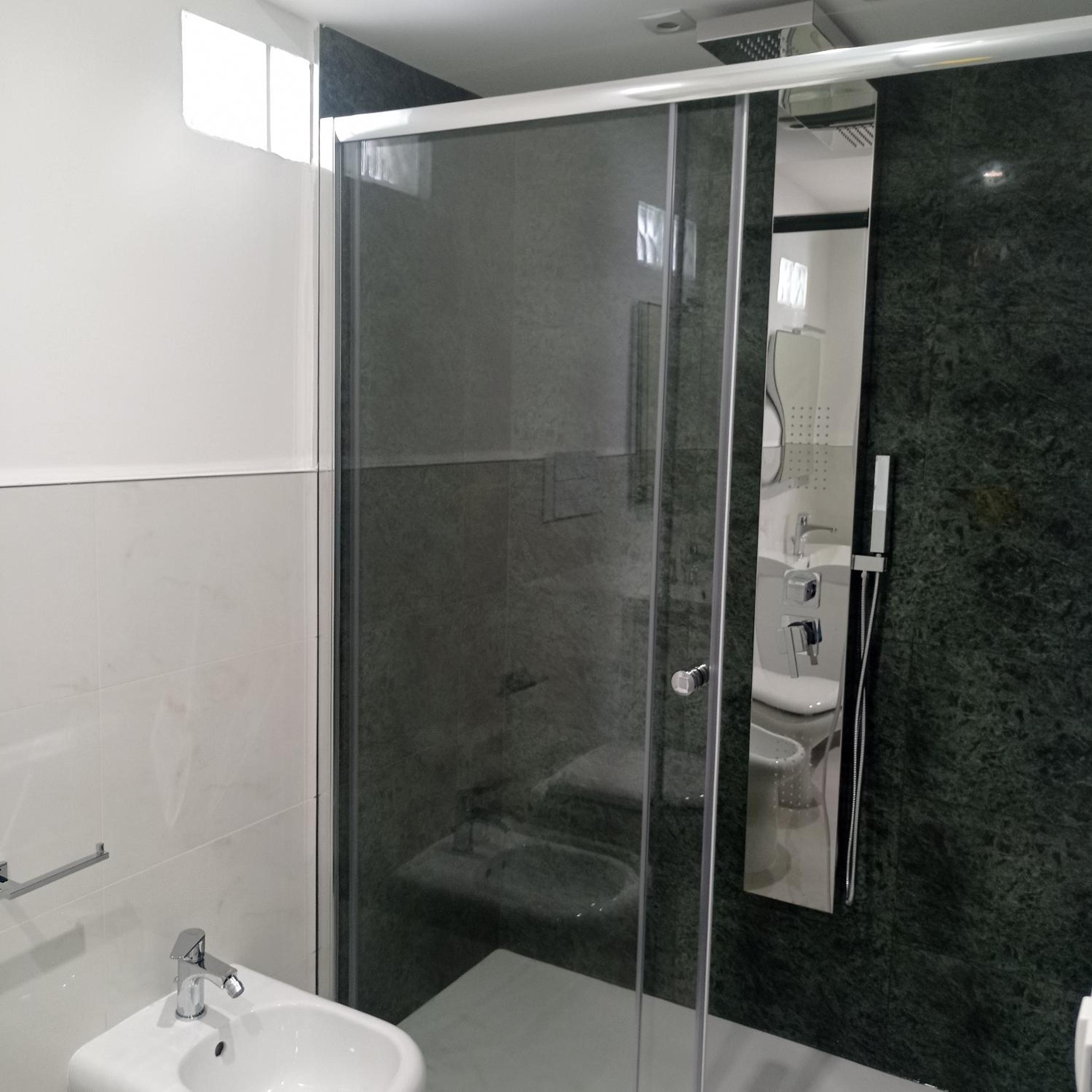 Deluxe Double Room - Photo 8