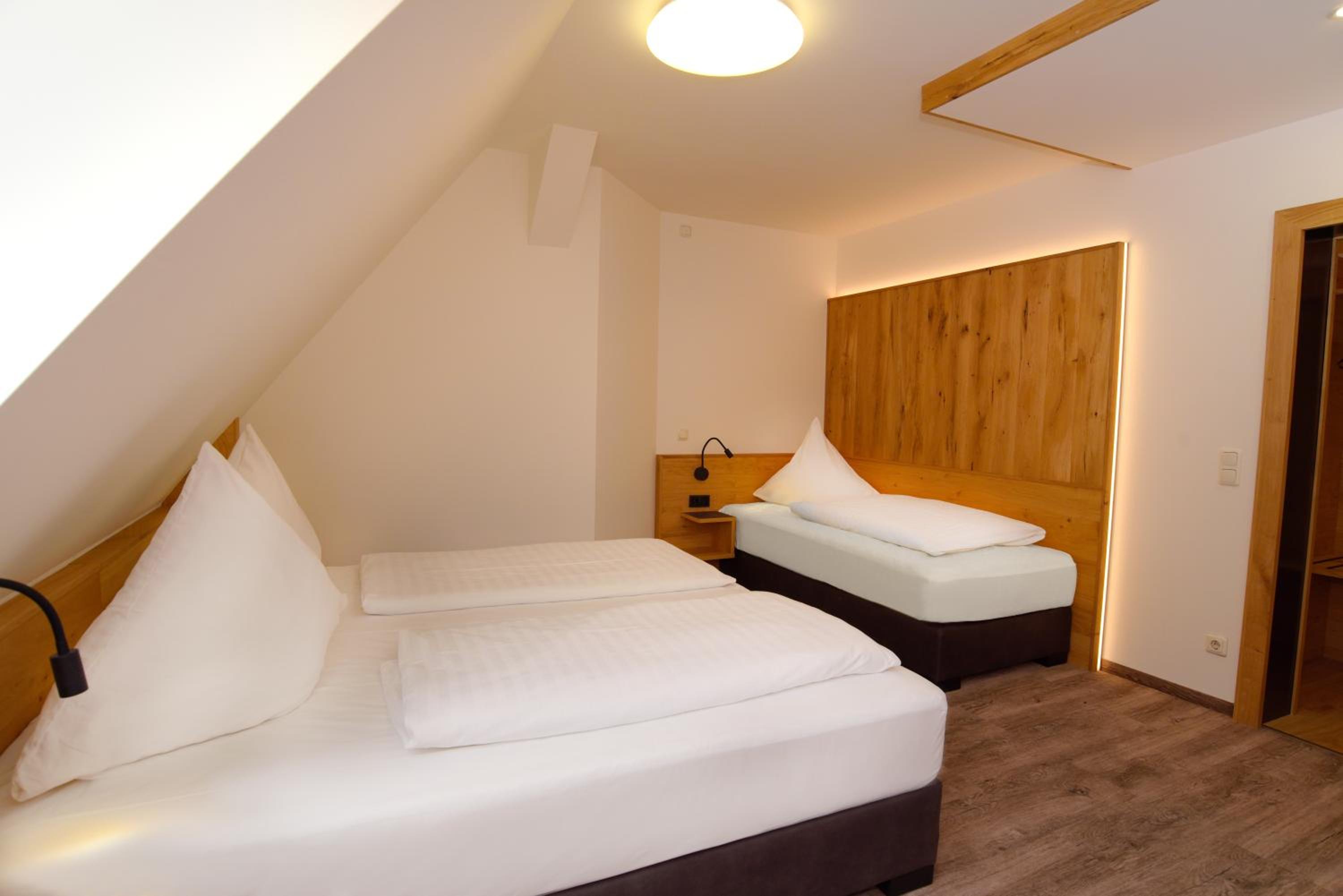 Standard Triple Room - Photo 1