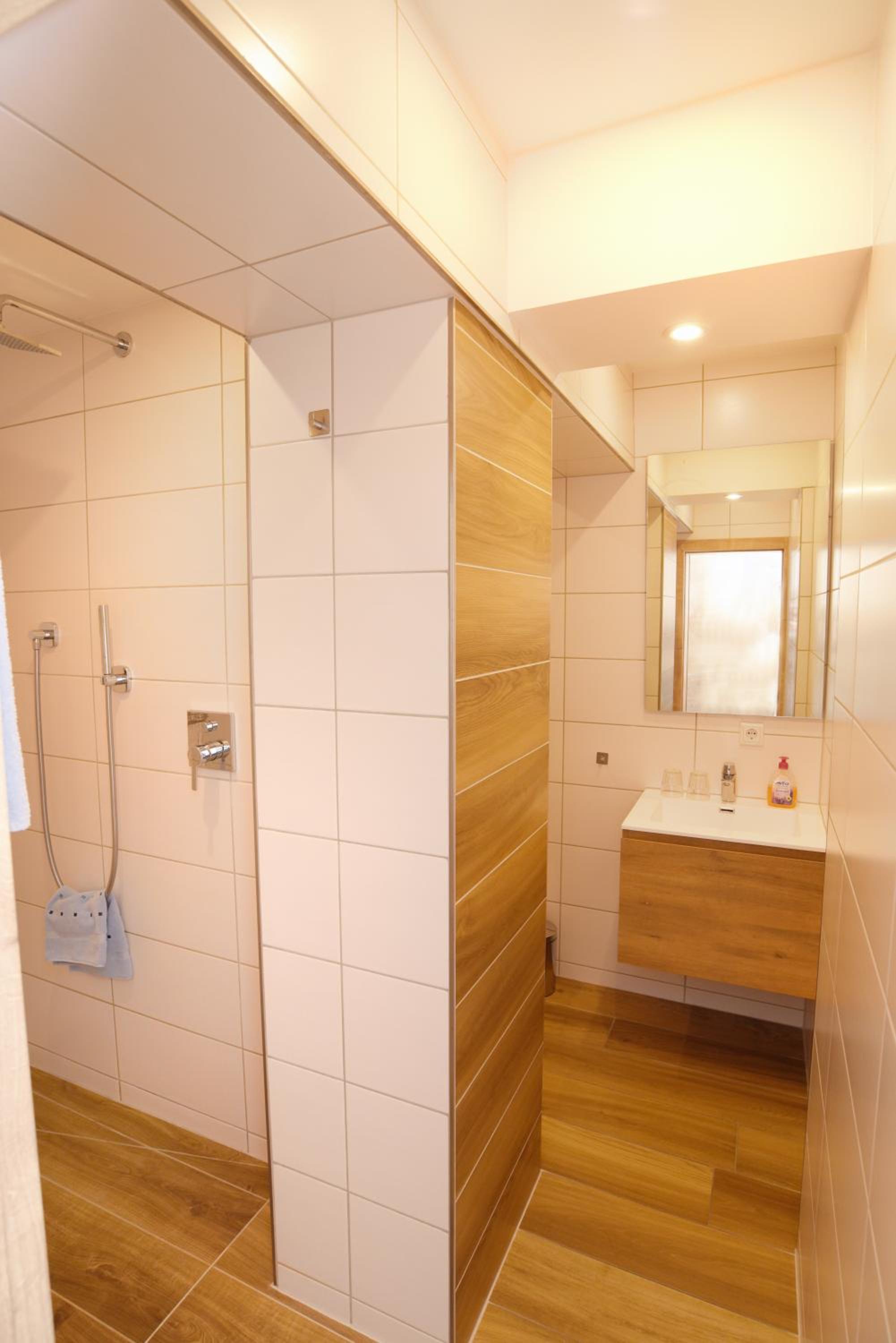 Deluxe Double Room - Photo 6