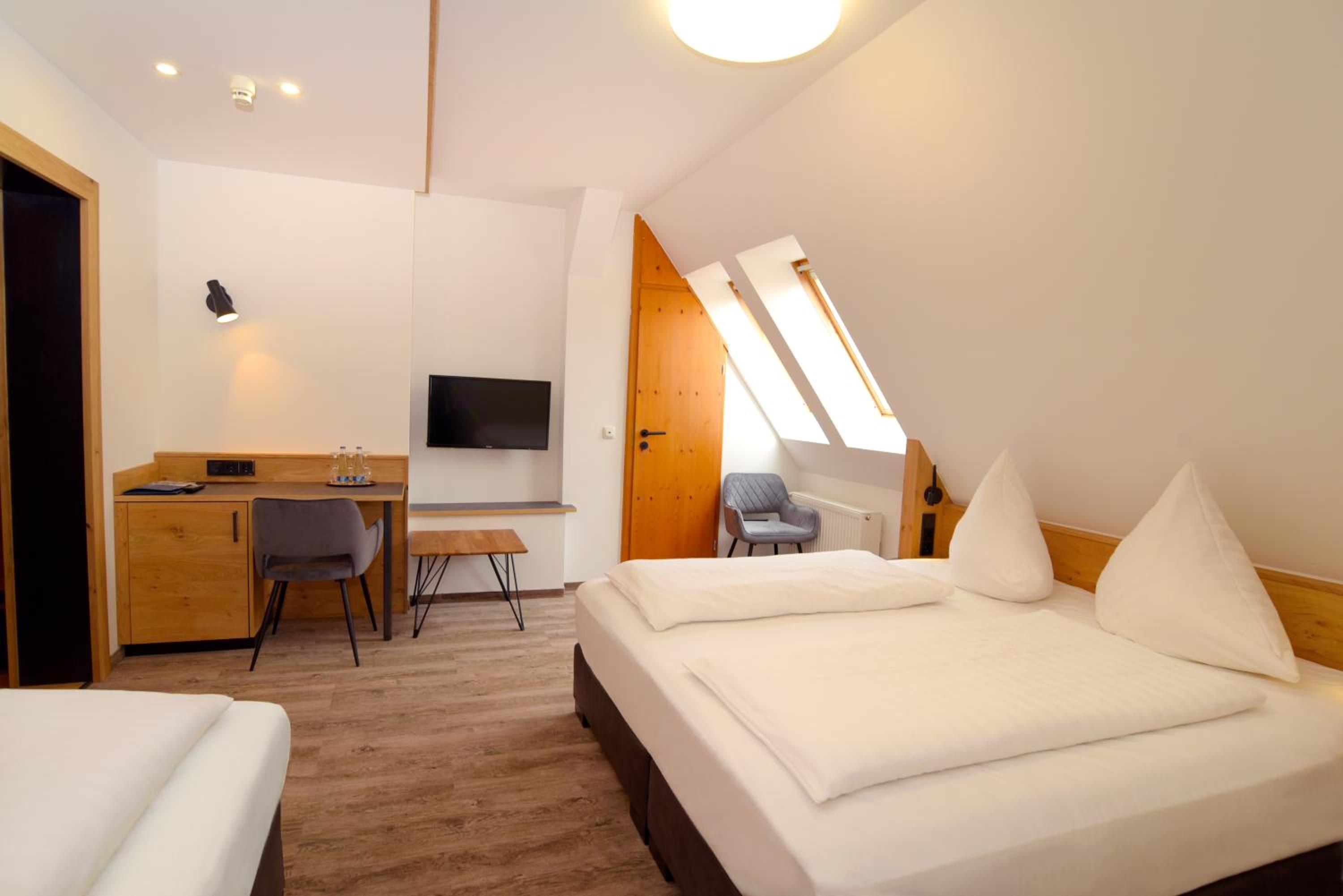 Standard Triple Room - Photo 2