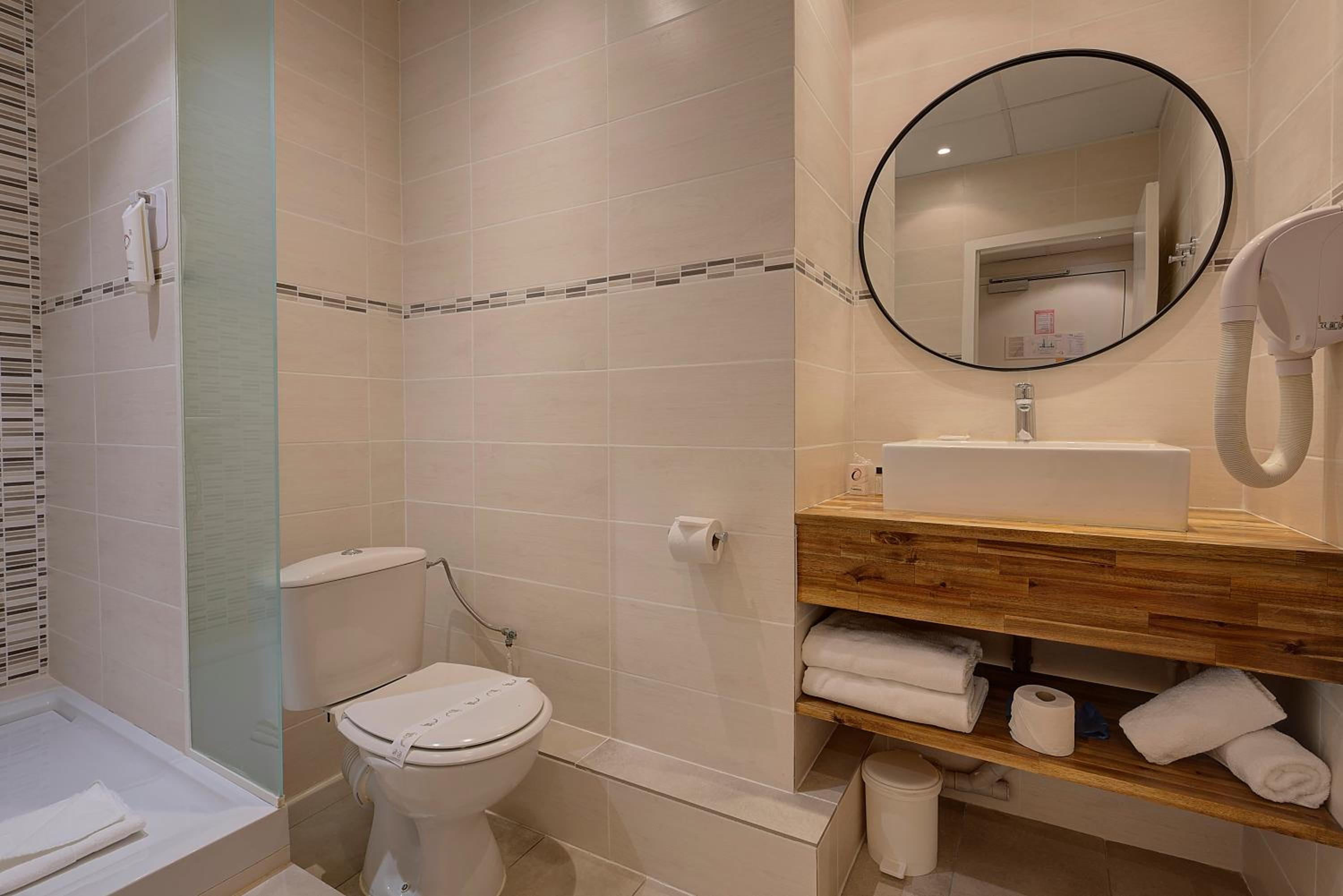 Comfort Double Room with Air Conditioning - Photo 4