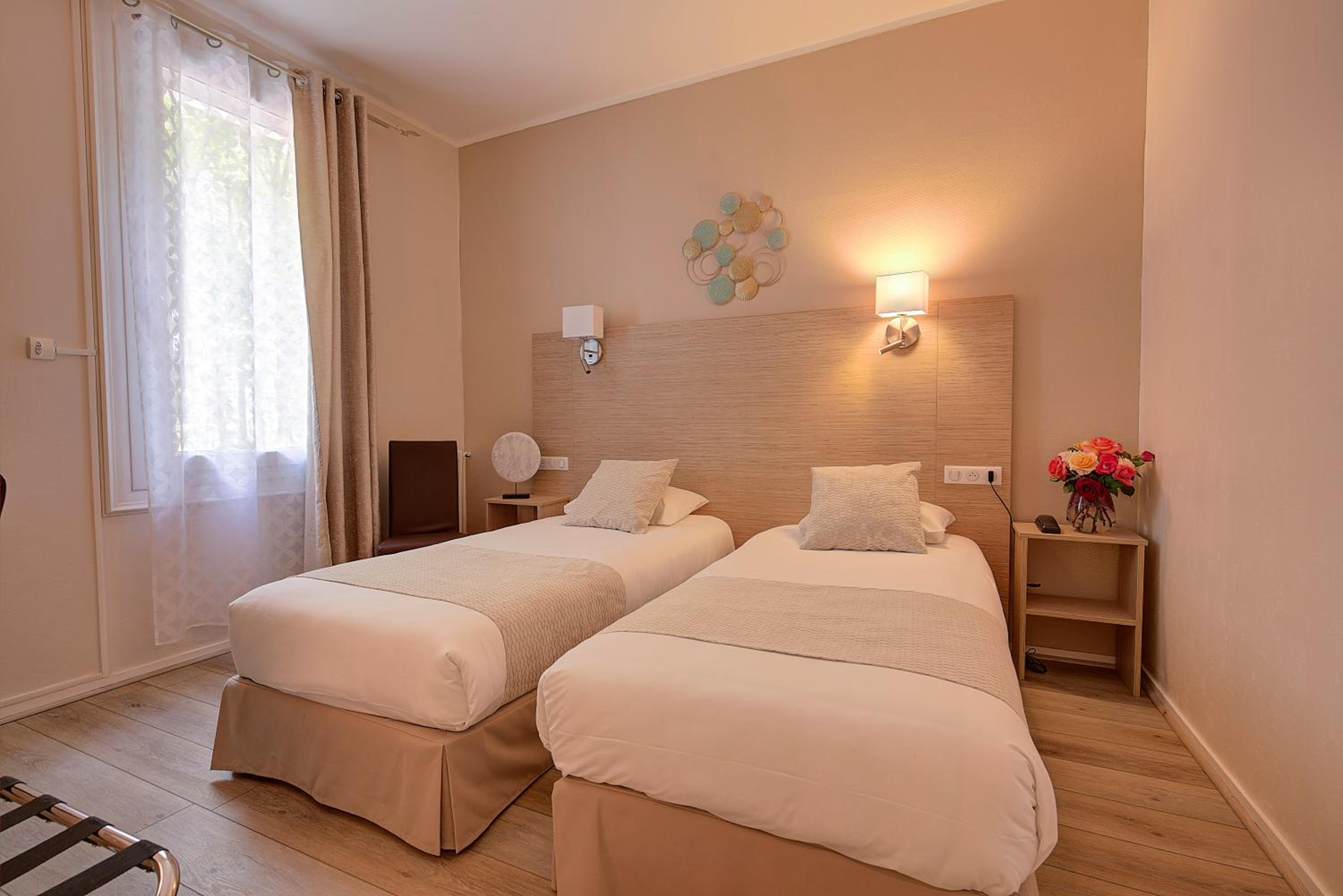 Comfort Double Room with Air Conditioning - Photo 15