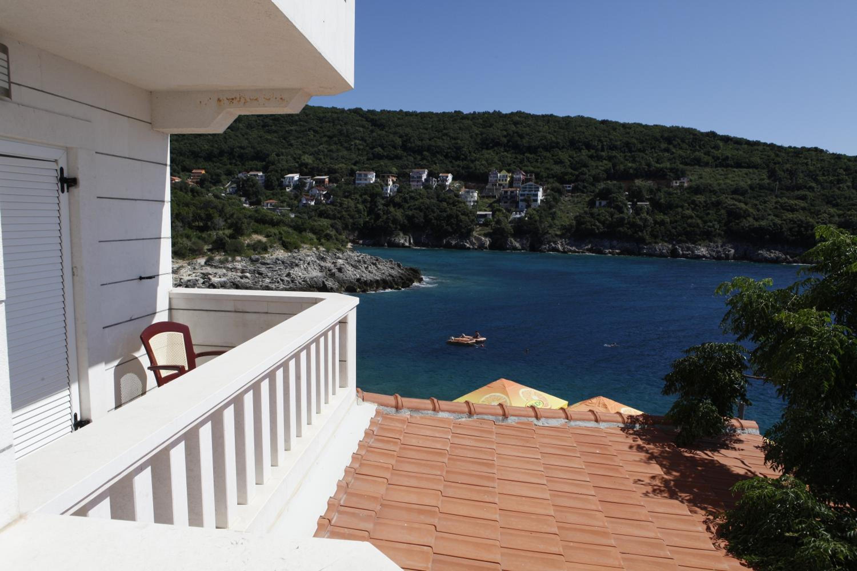Double Room with Balcony and Sea View - Photo 12