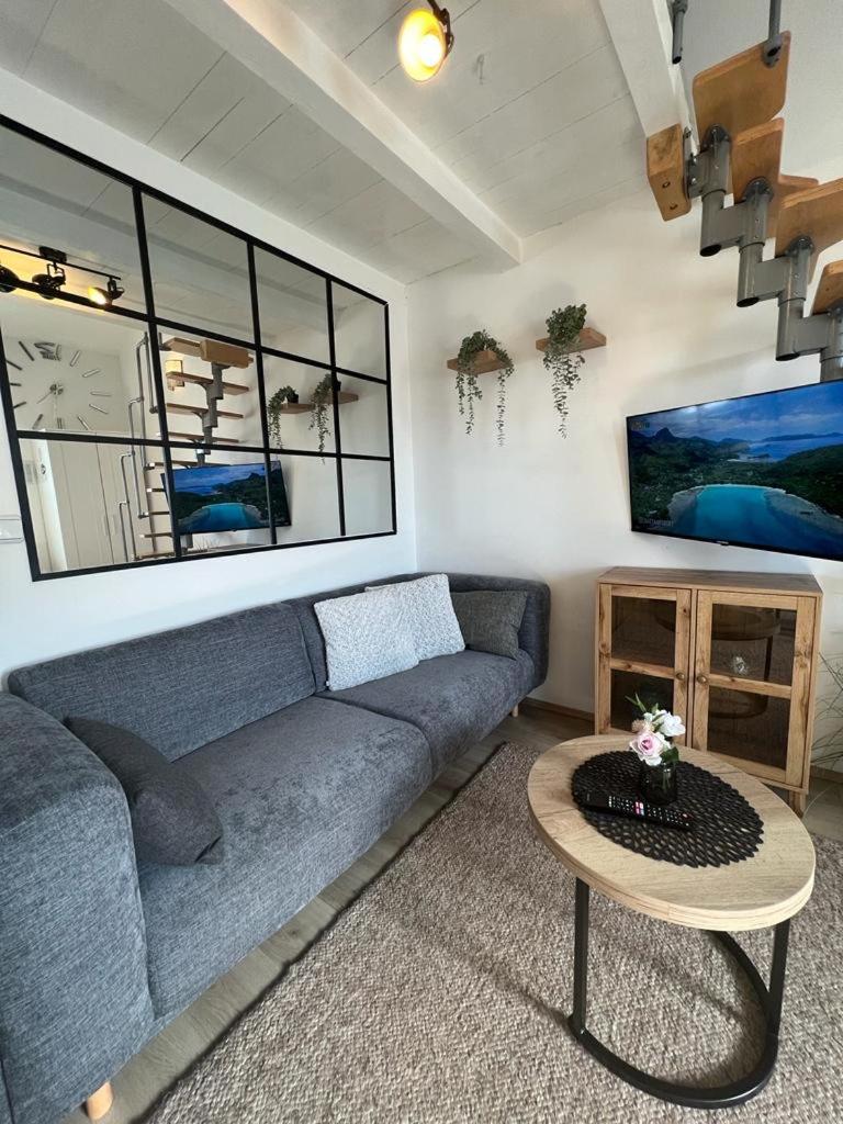 Studio Apartment - Photo 35