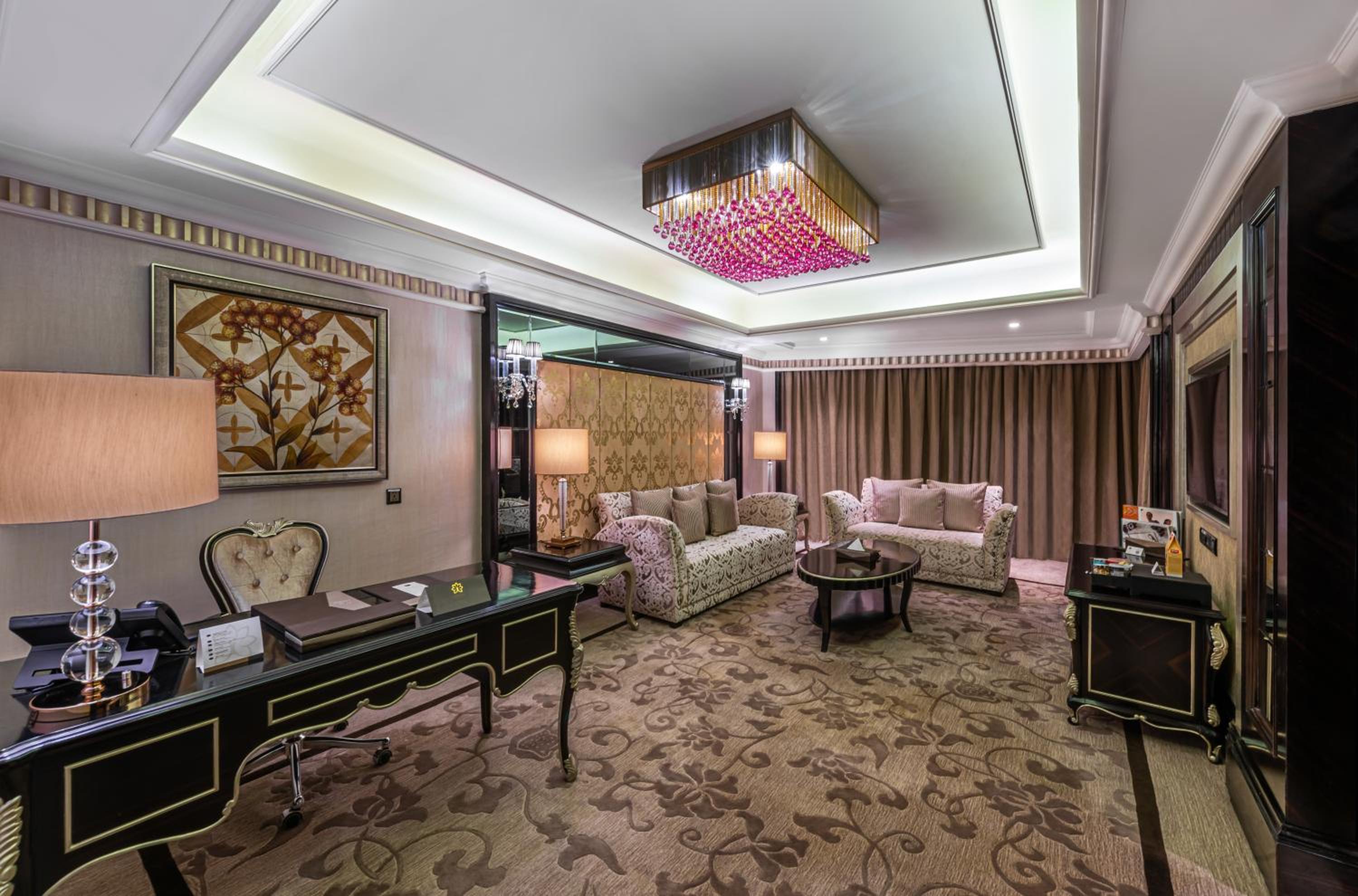 Premium Suite - Photo 1