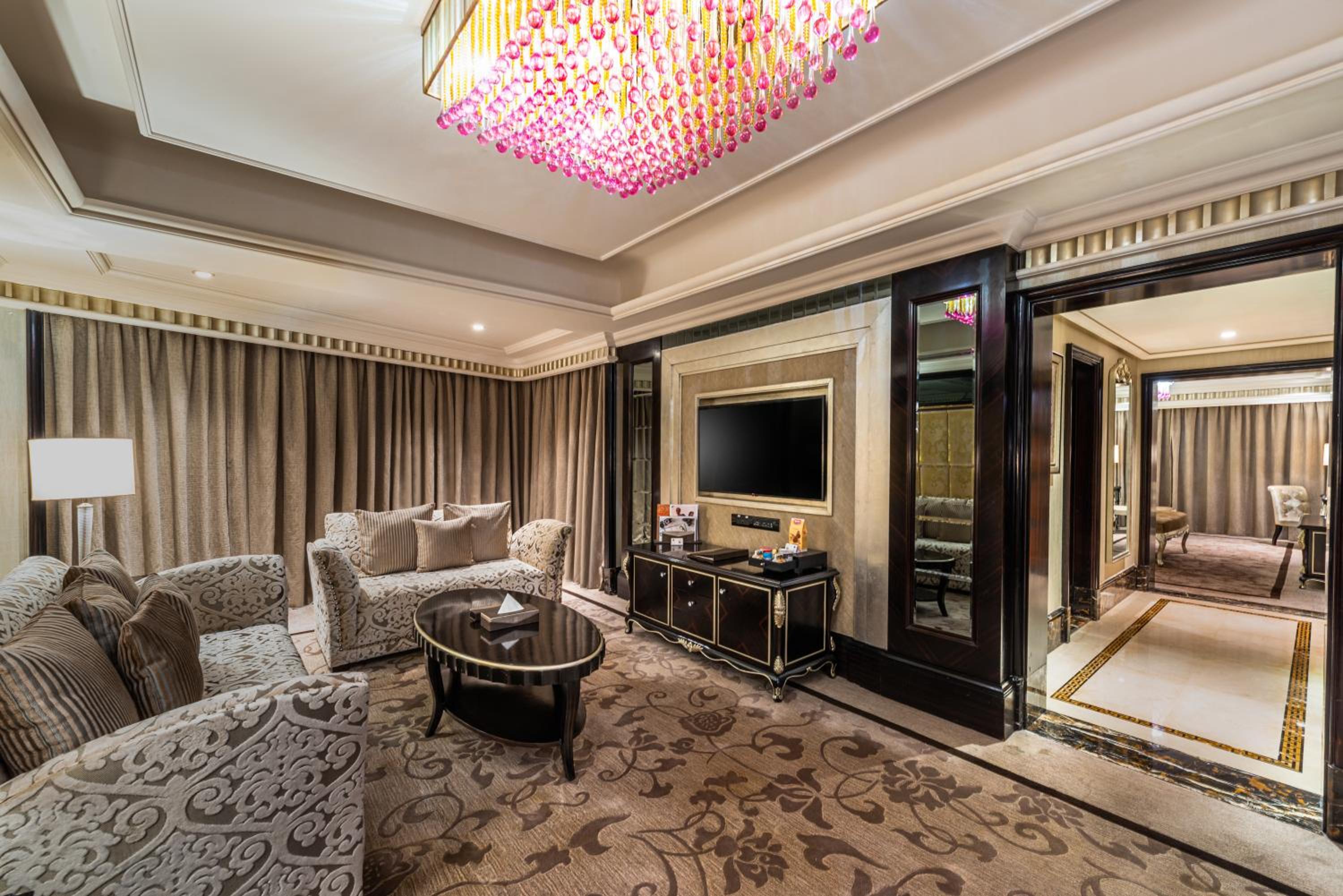 Premium Suite - Photo 2