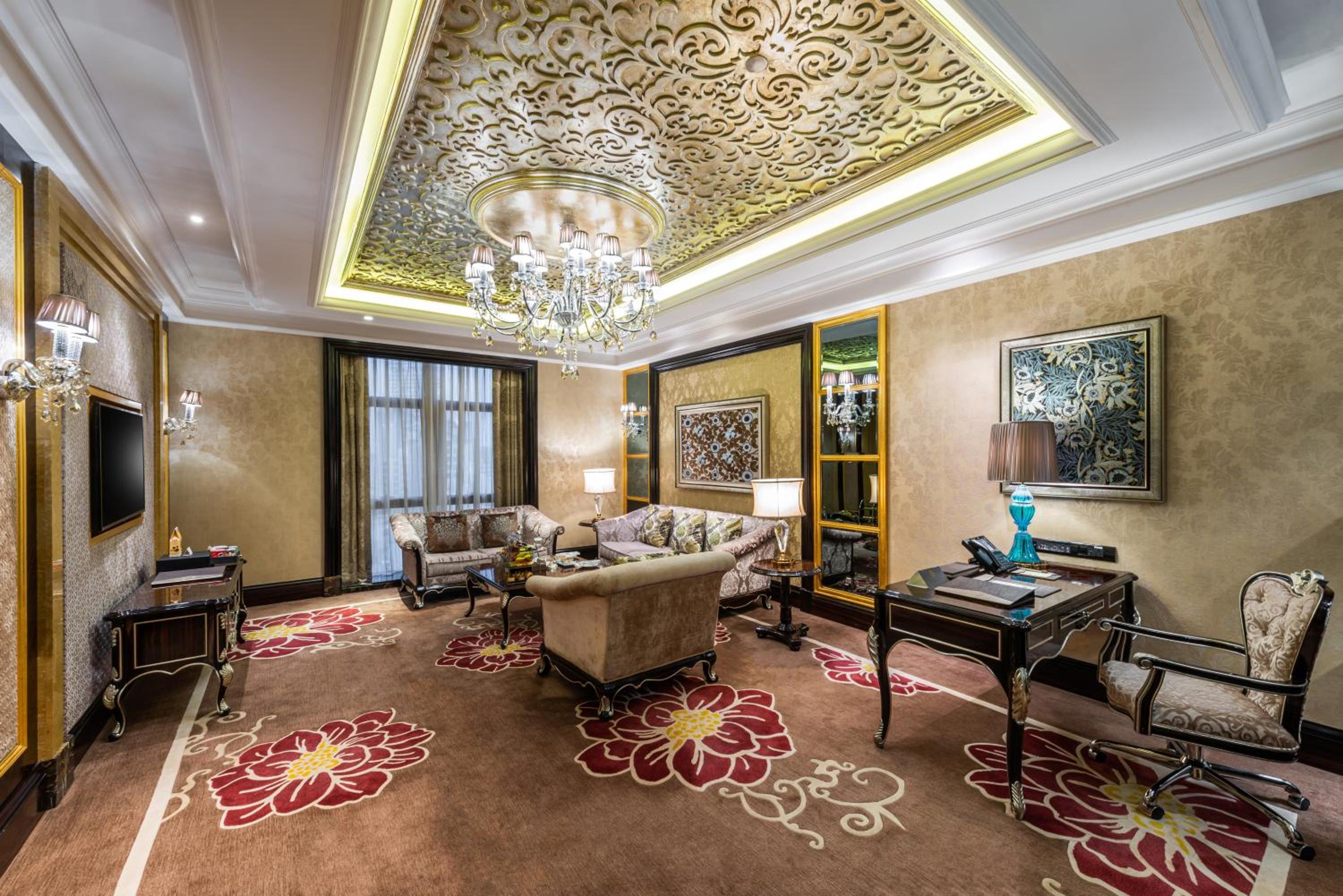 Executive Suite - Photo 3
