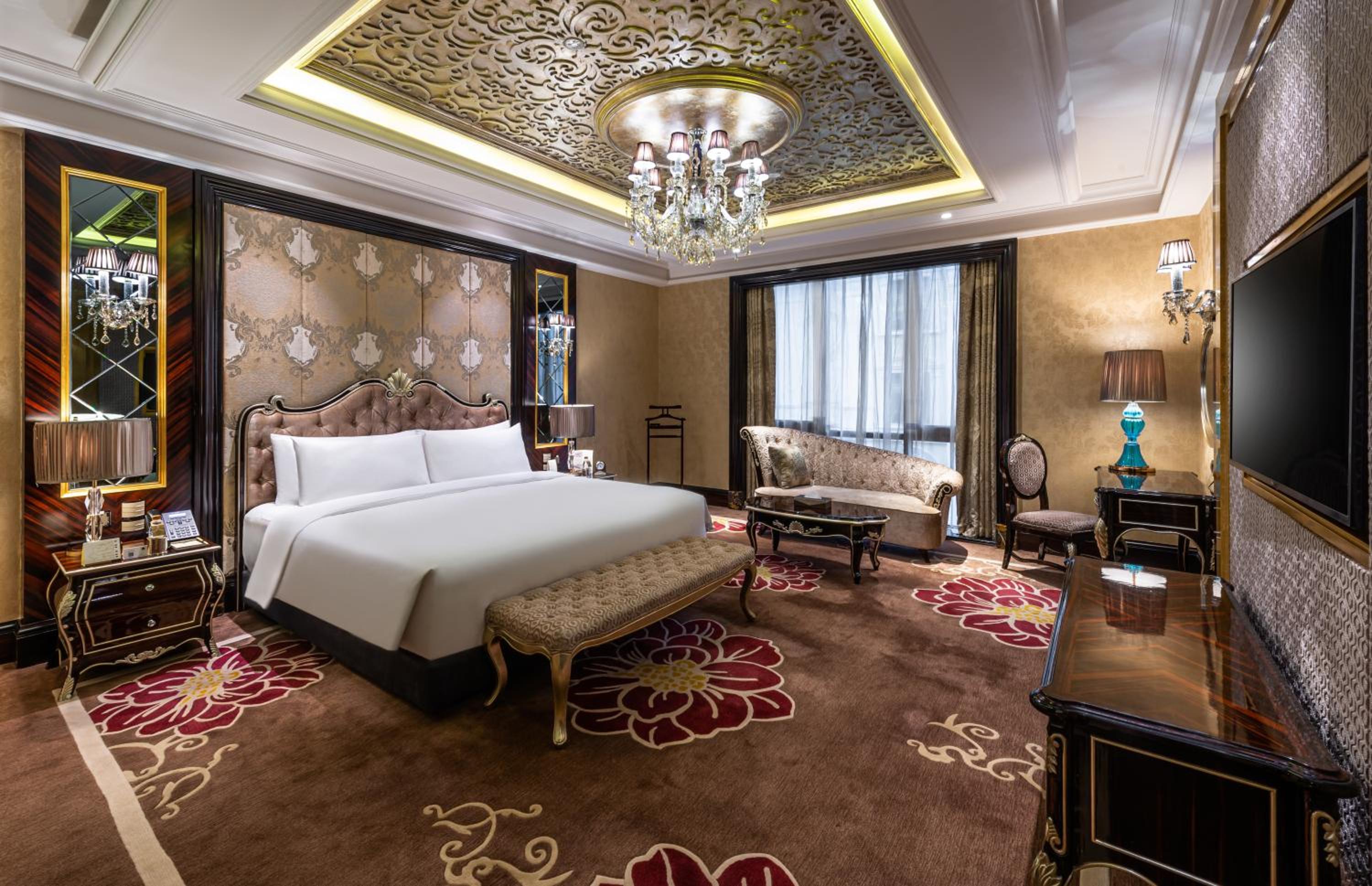 Executive Suite - Photo 1
