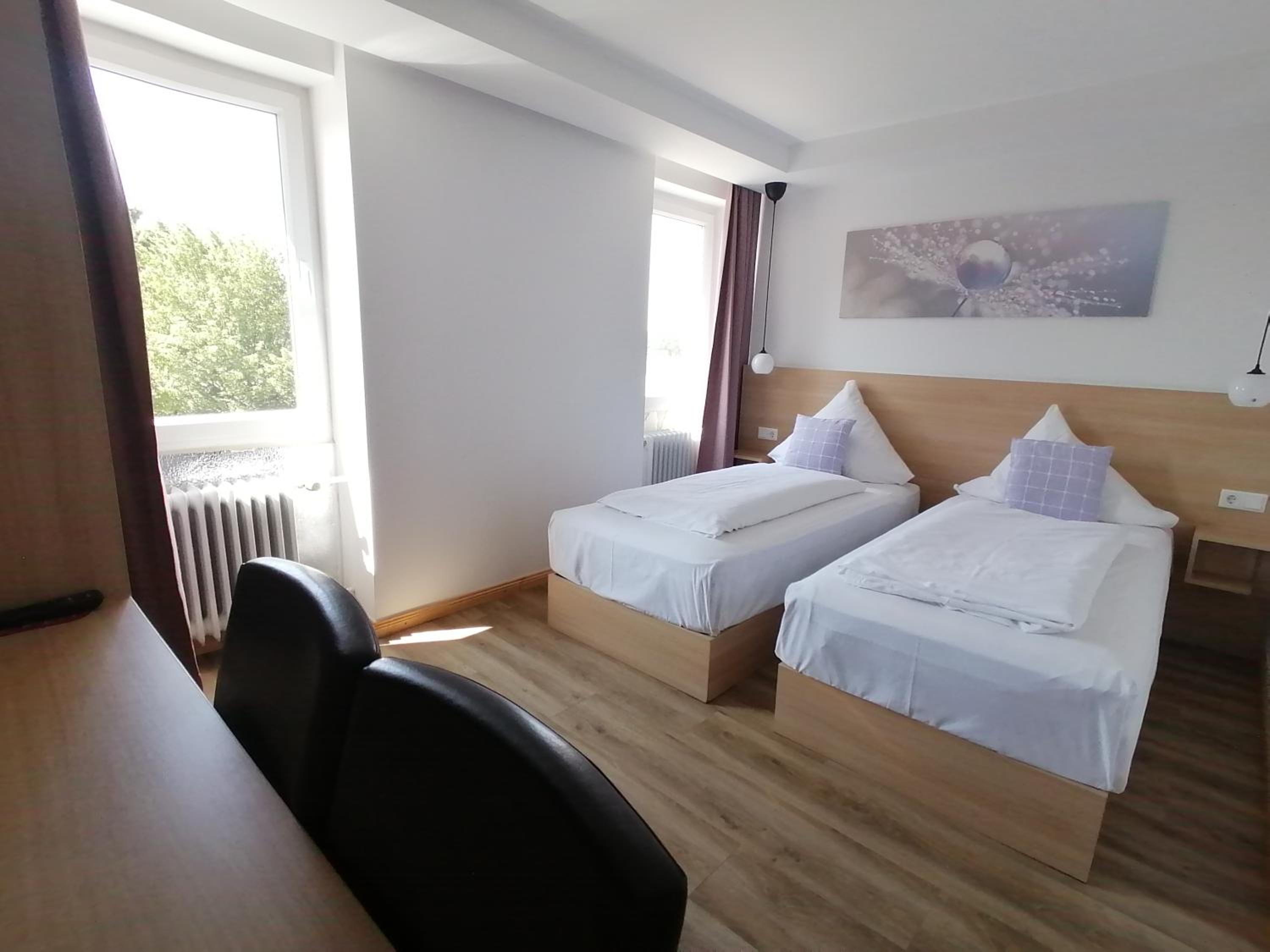 Twin Room - Photo 1
