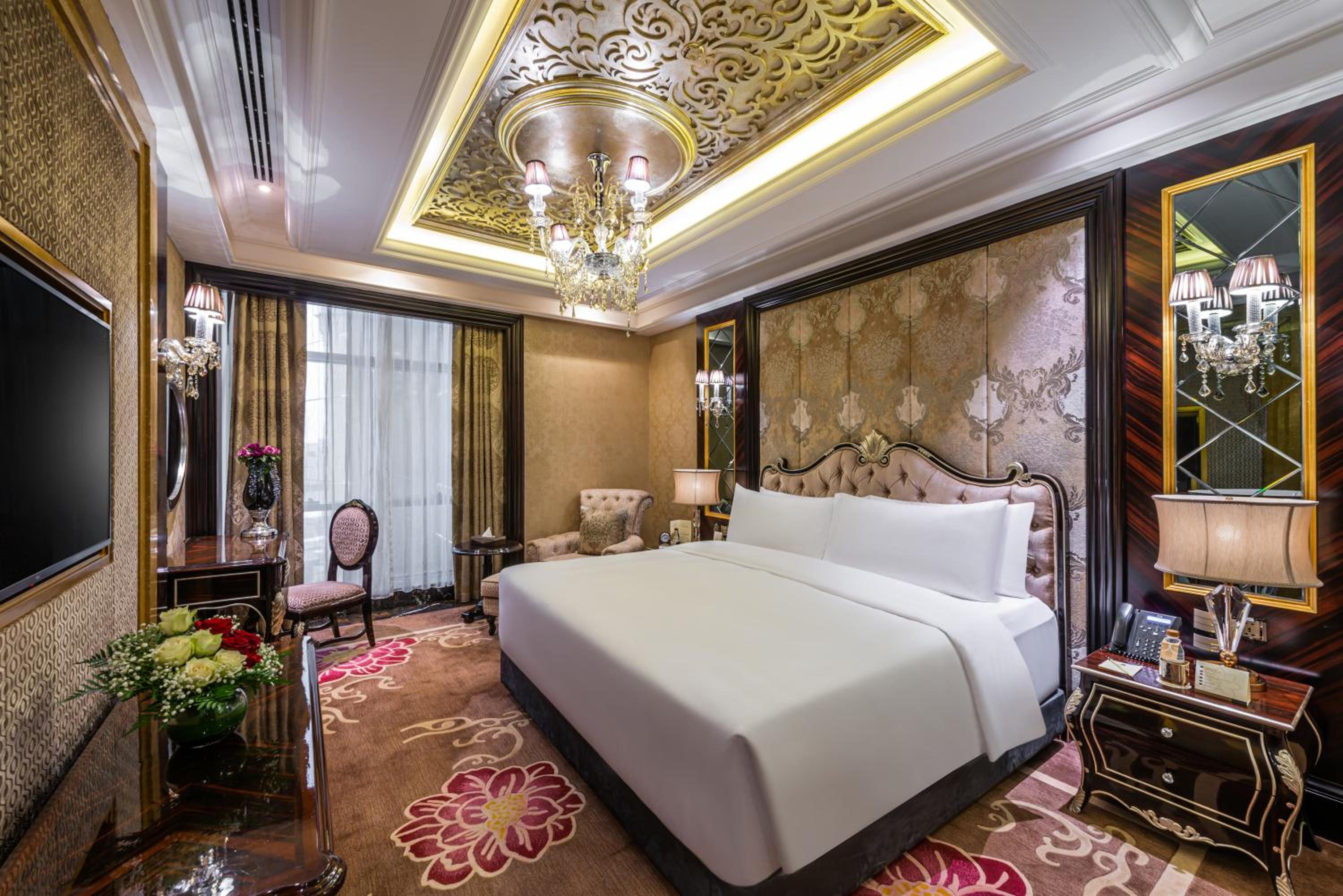 Executive Suite - Photo 7
