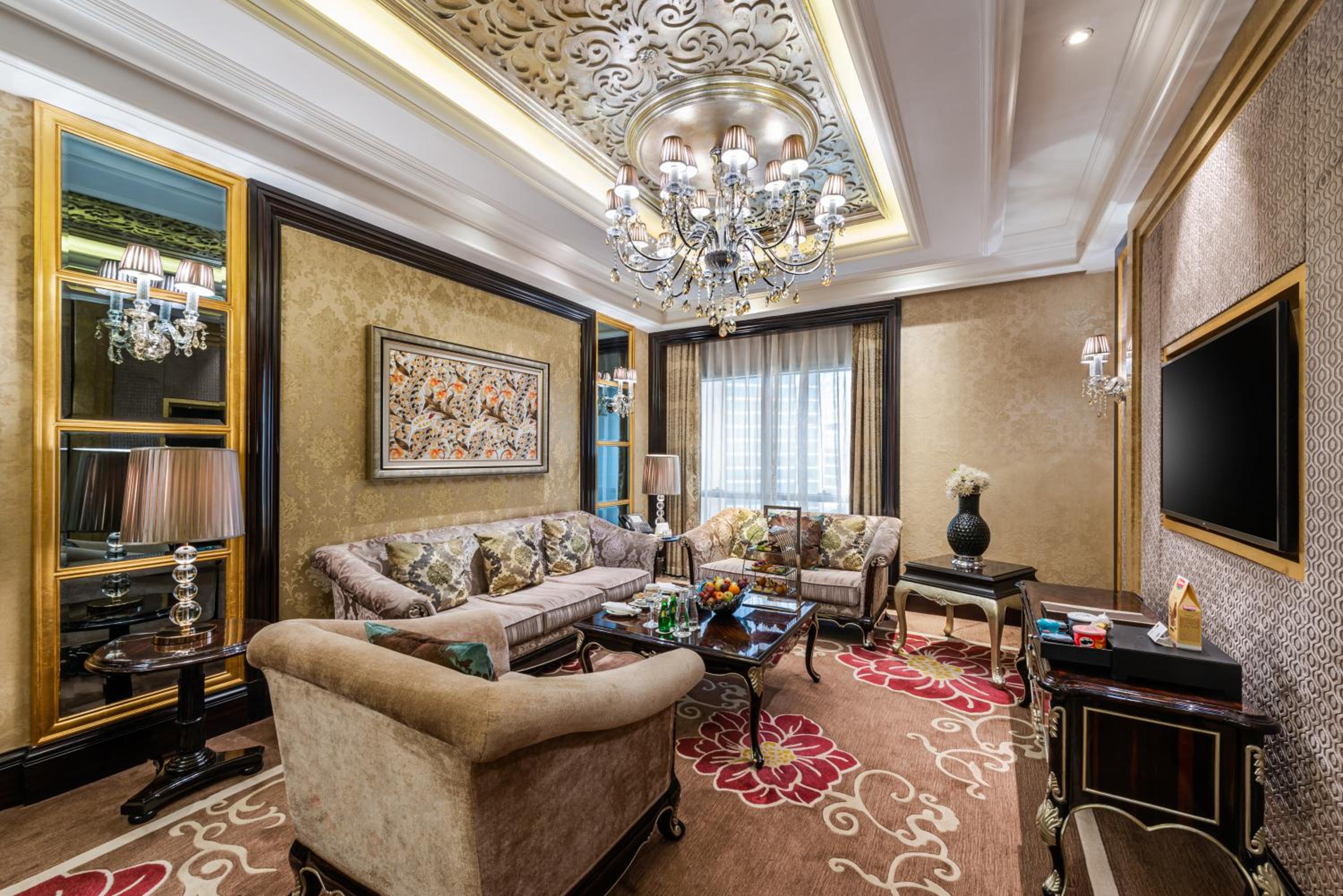 Executive Suite - Photo 8