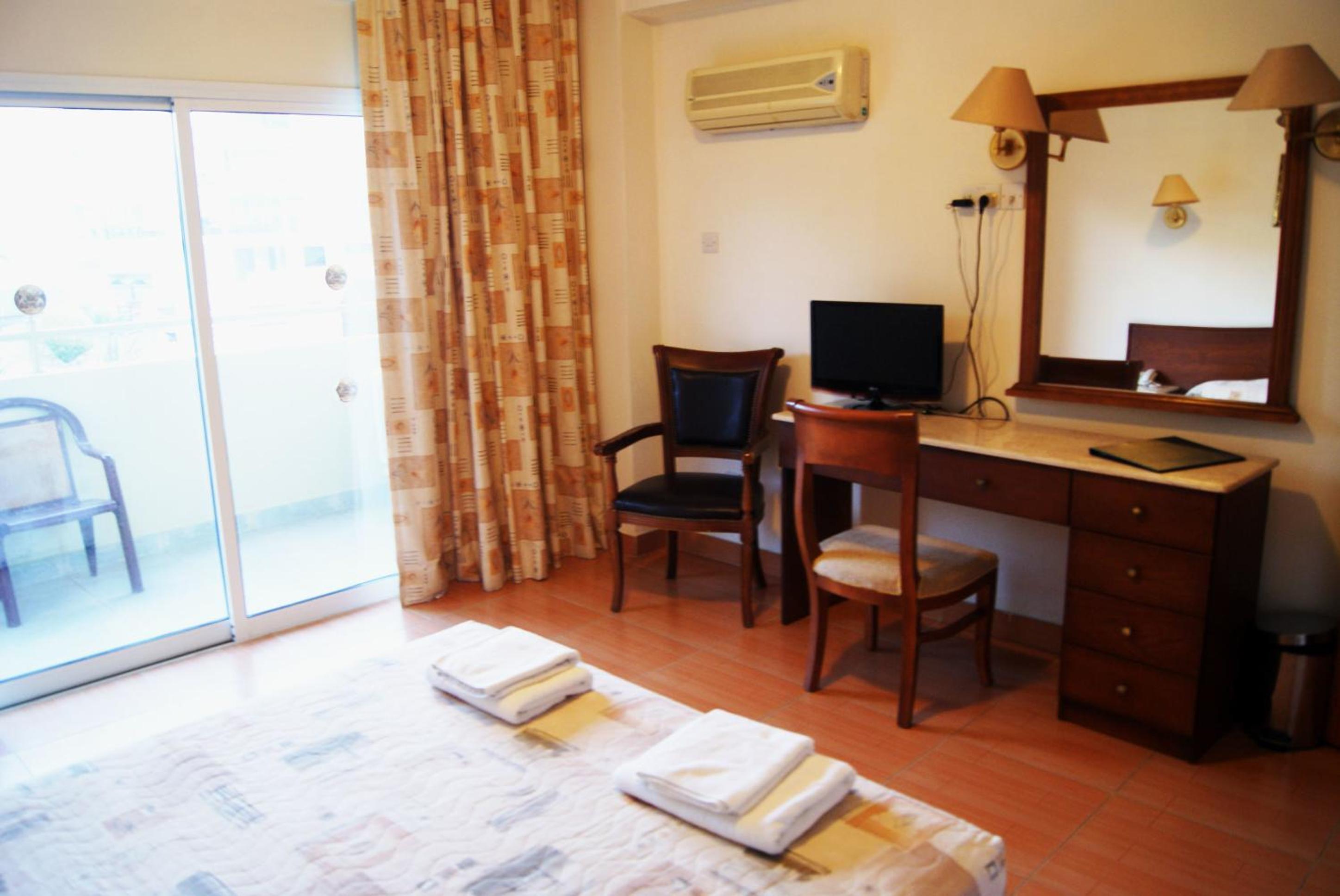 Double or Twin Room photo 2