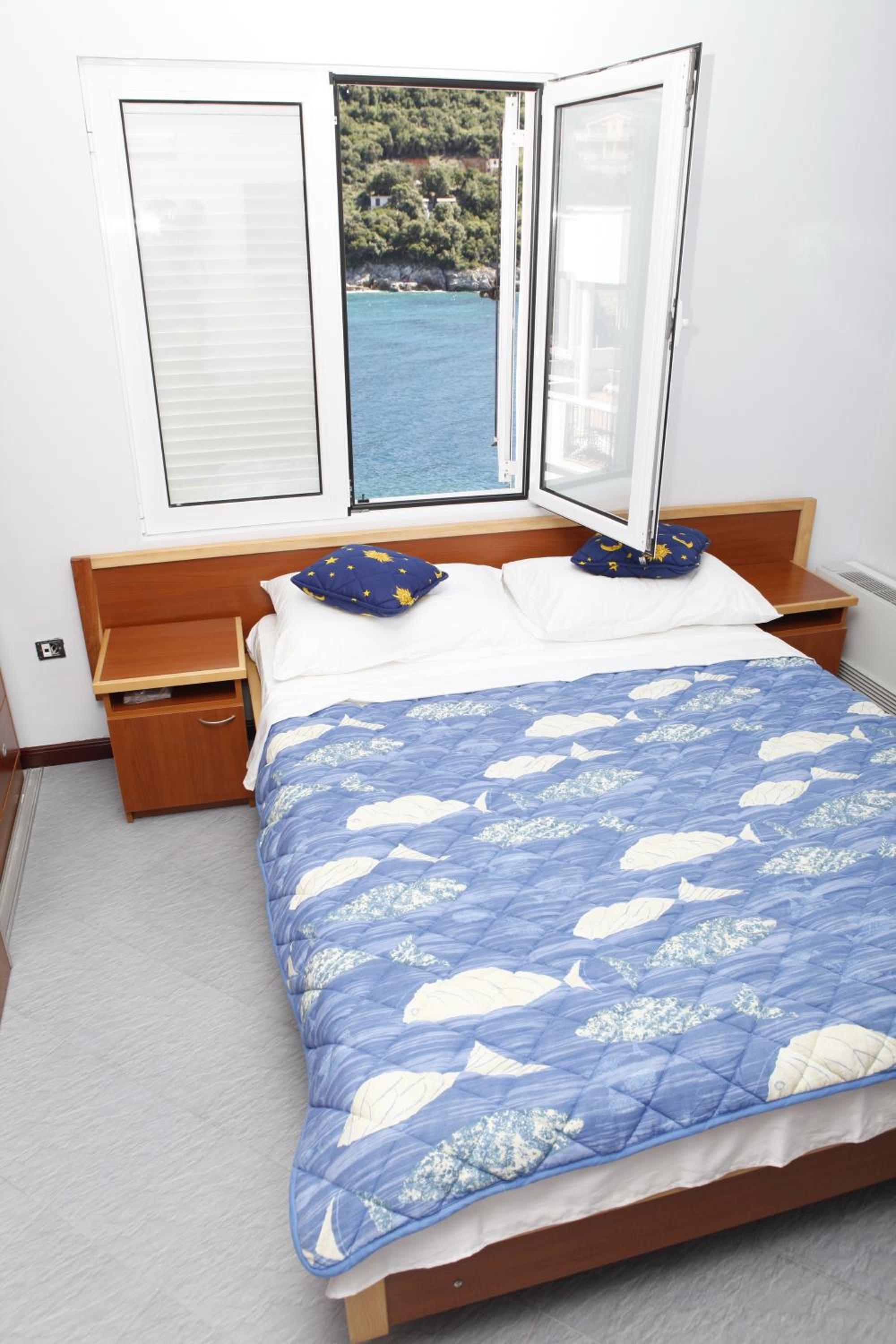 Double Room with Balcony and Sea View - Photo 14
