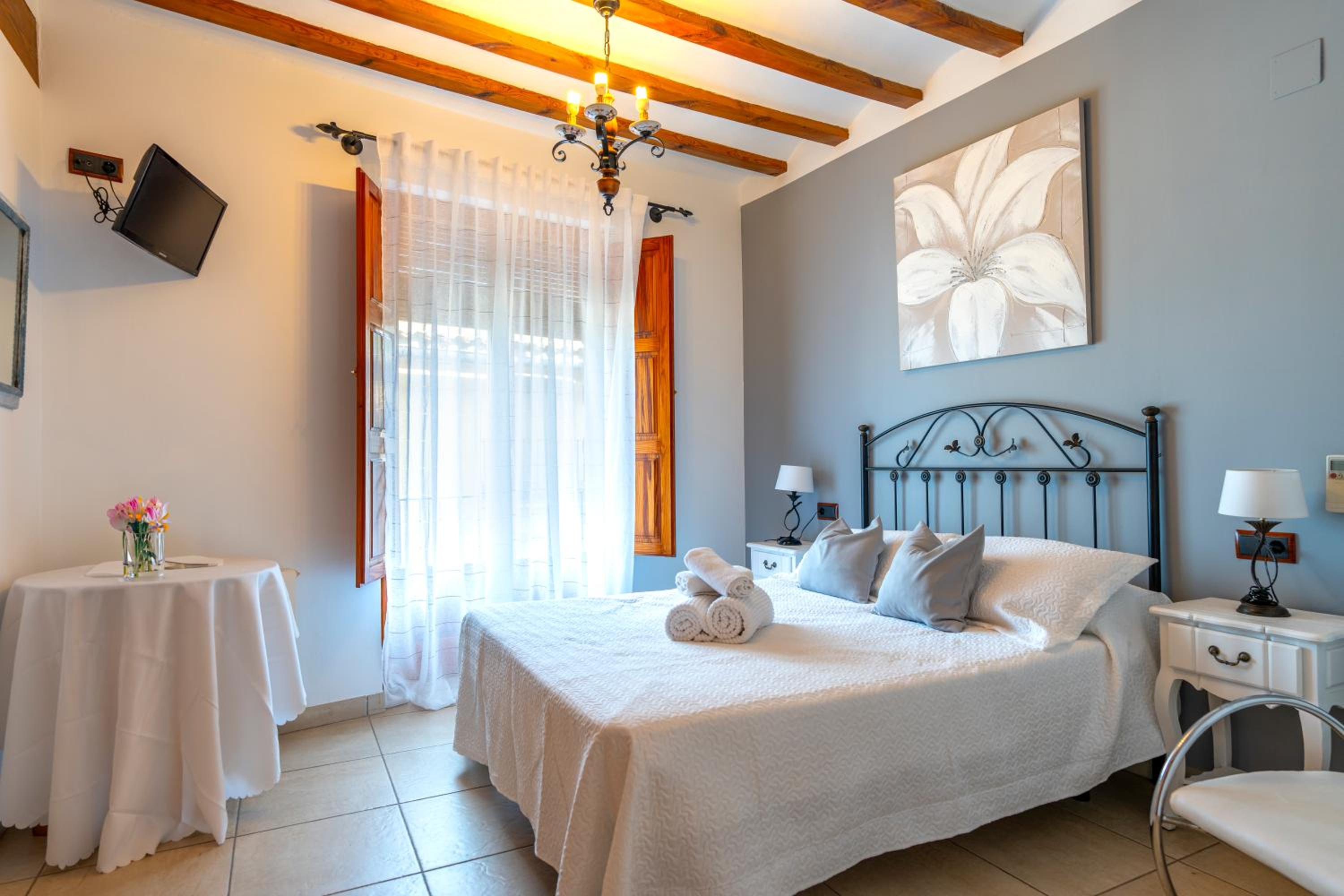 Double Room - Photo 8