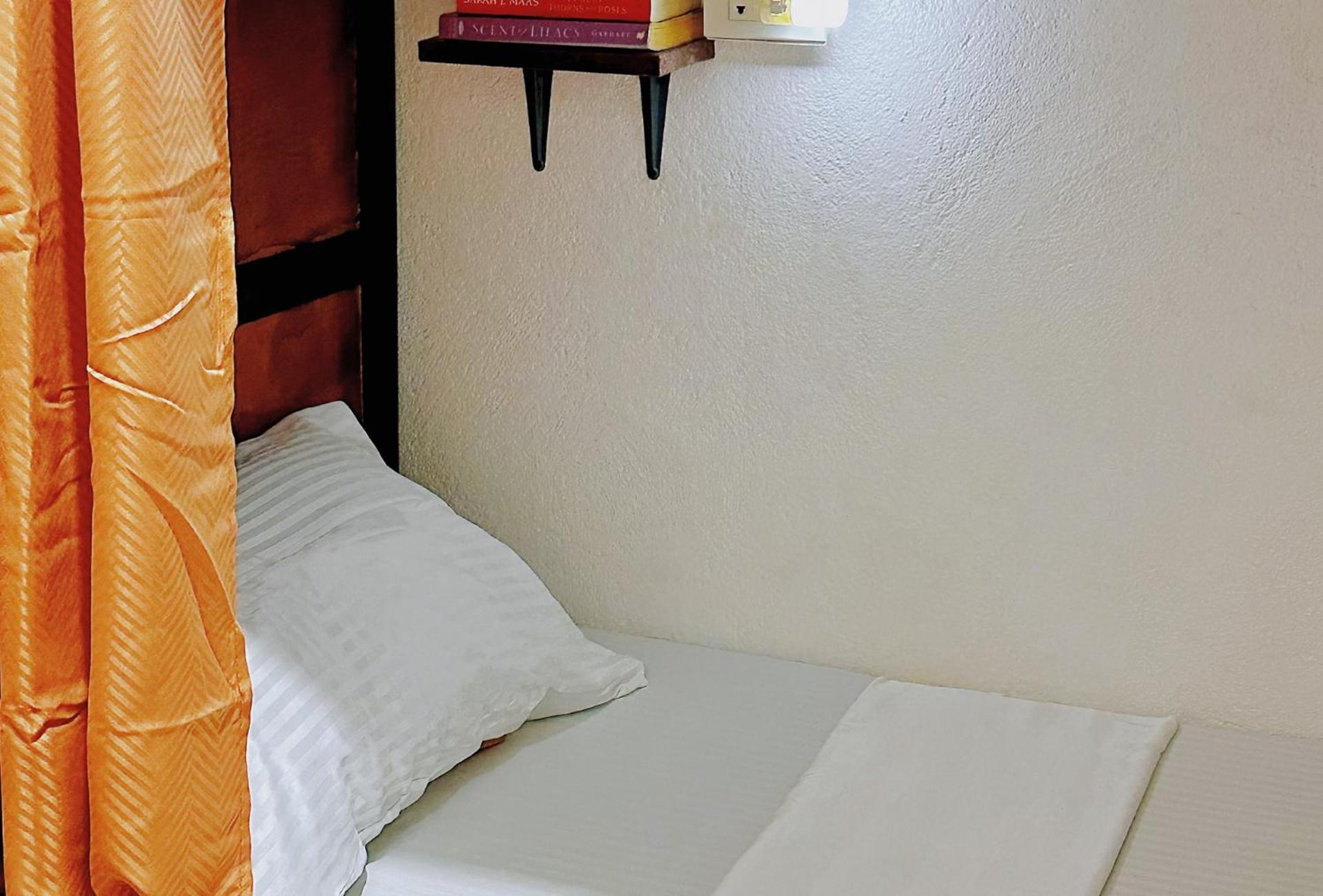 Bed in 8-Bed Mixed Dormitory Room photo 1