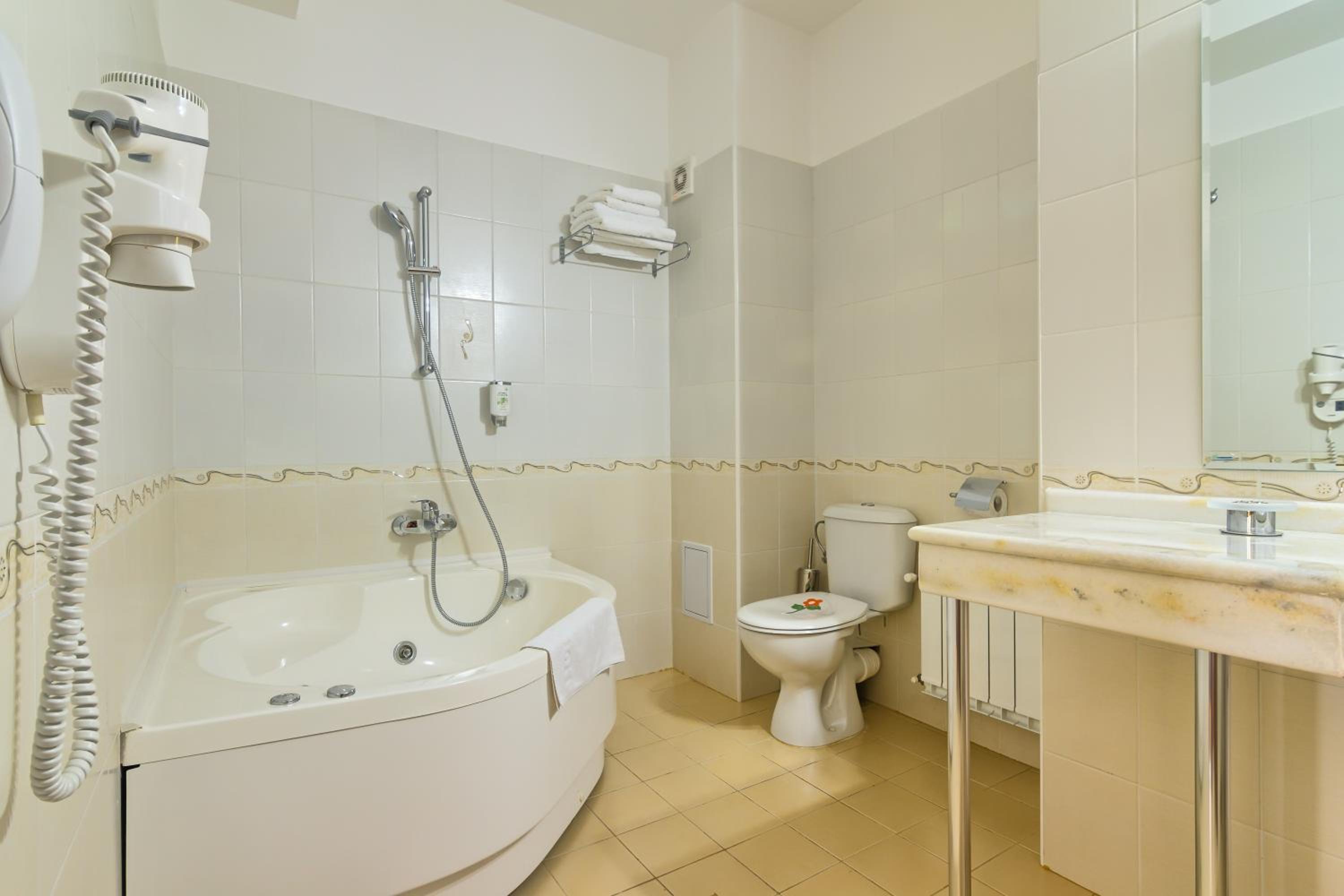 Suite - Photo 5