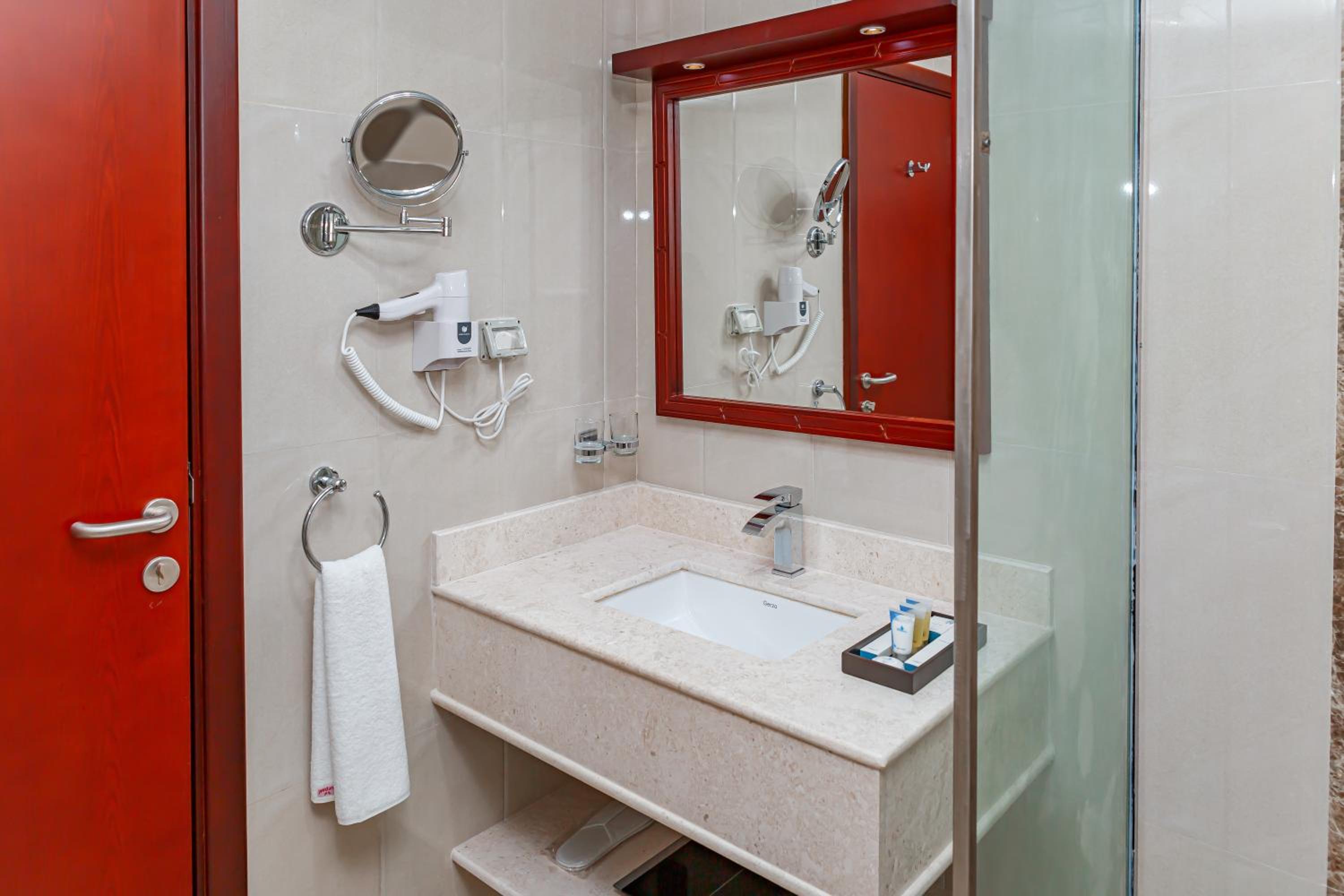 Deluxe Room - Photo 14