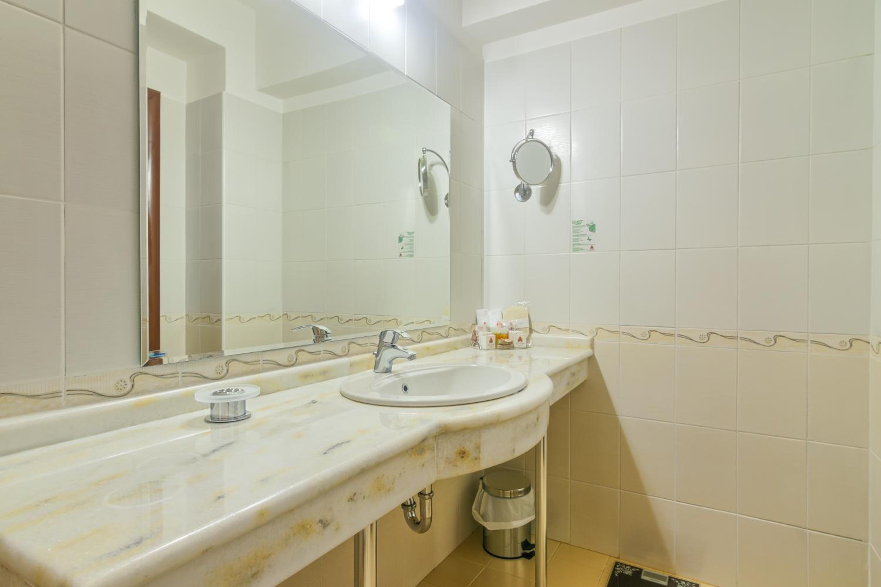 Suite - Photo 6