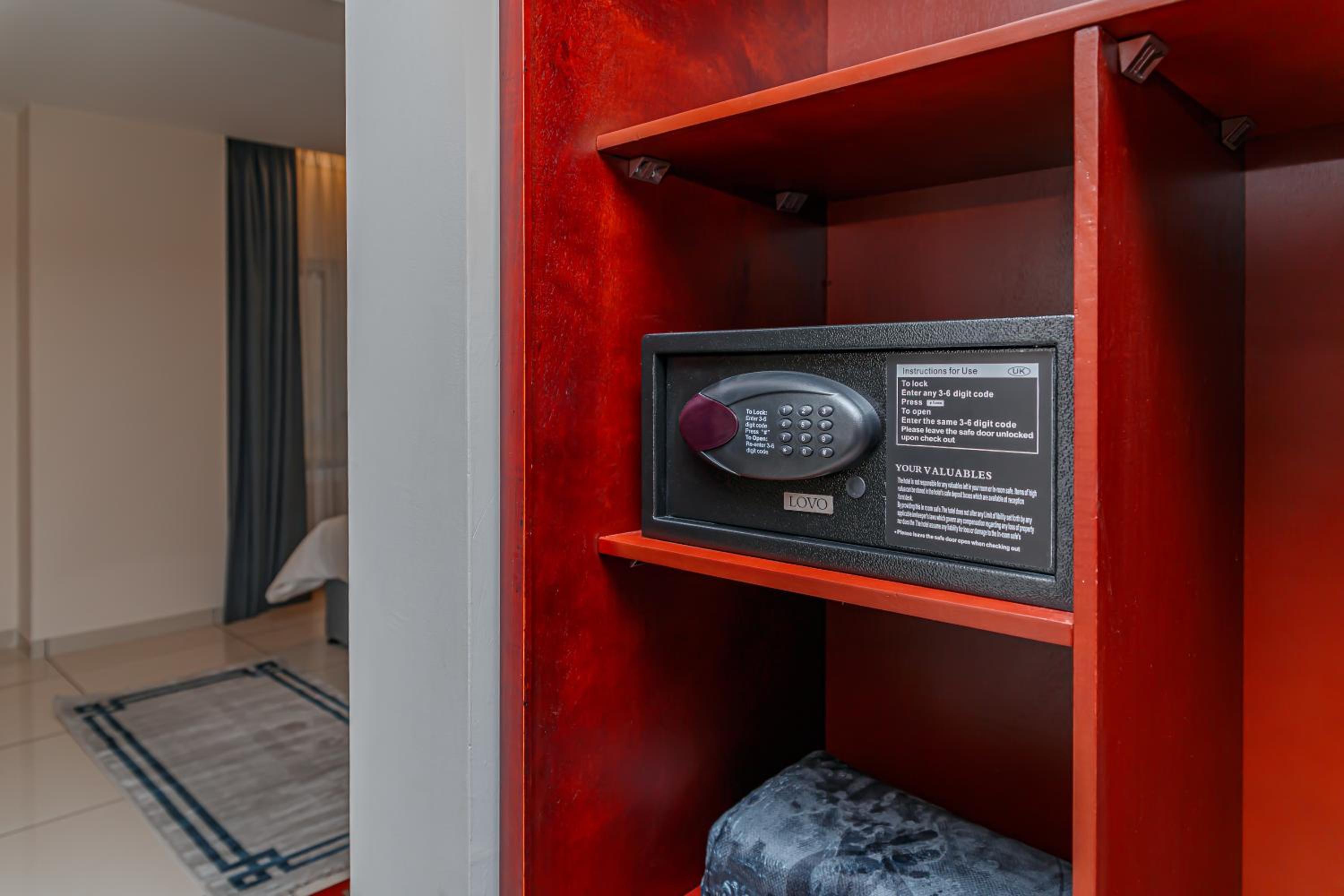 Deluxe Room - Photo 13
