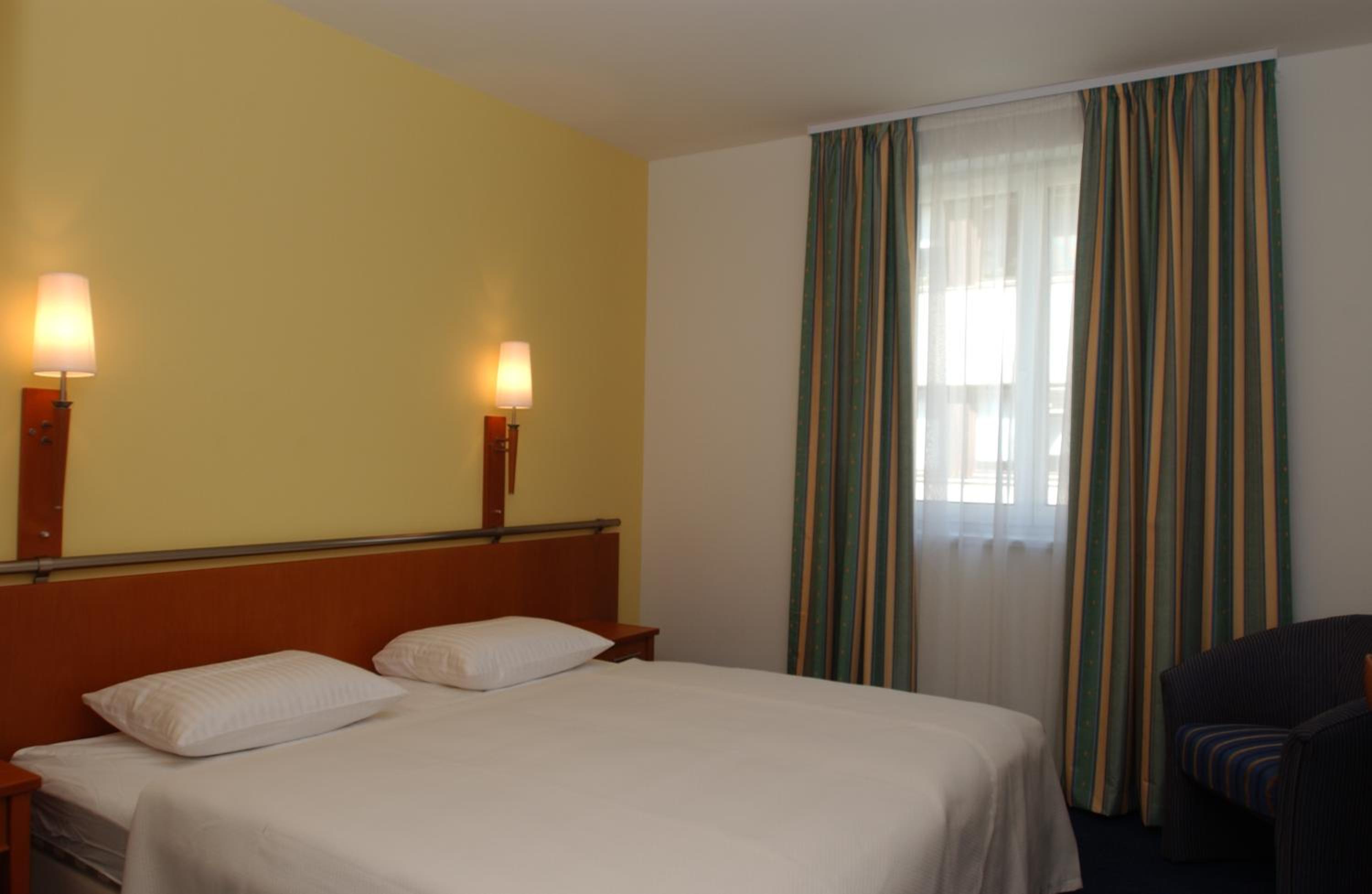 Double or Twin Room - Photo 11