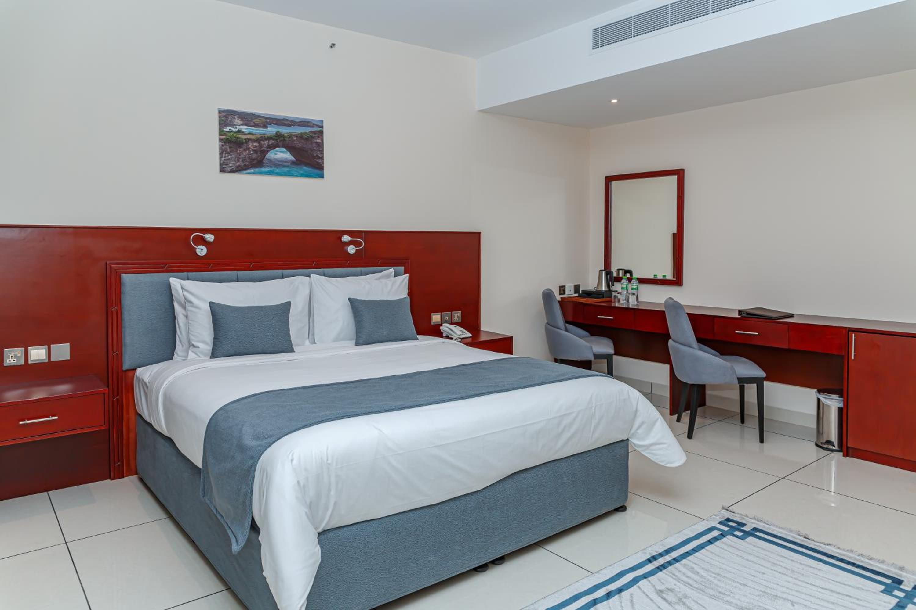 Executive Suite - Photo 6