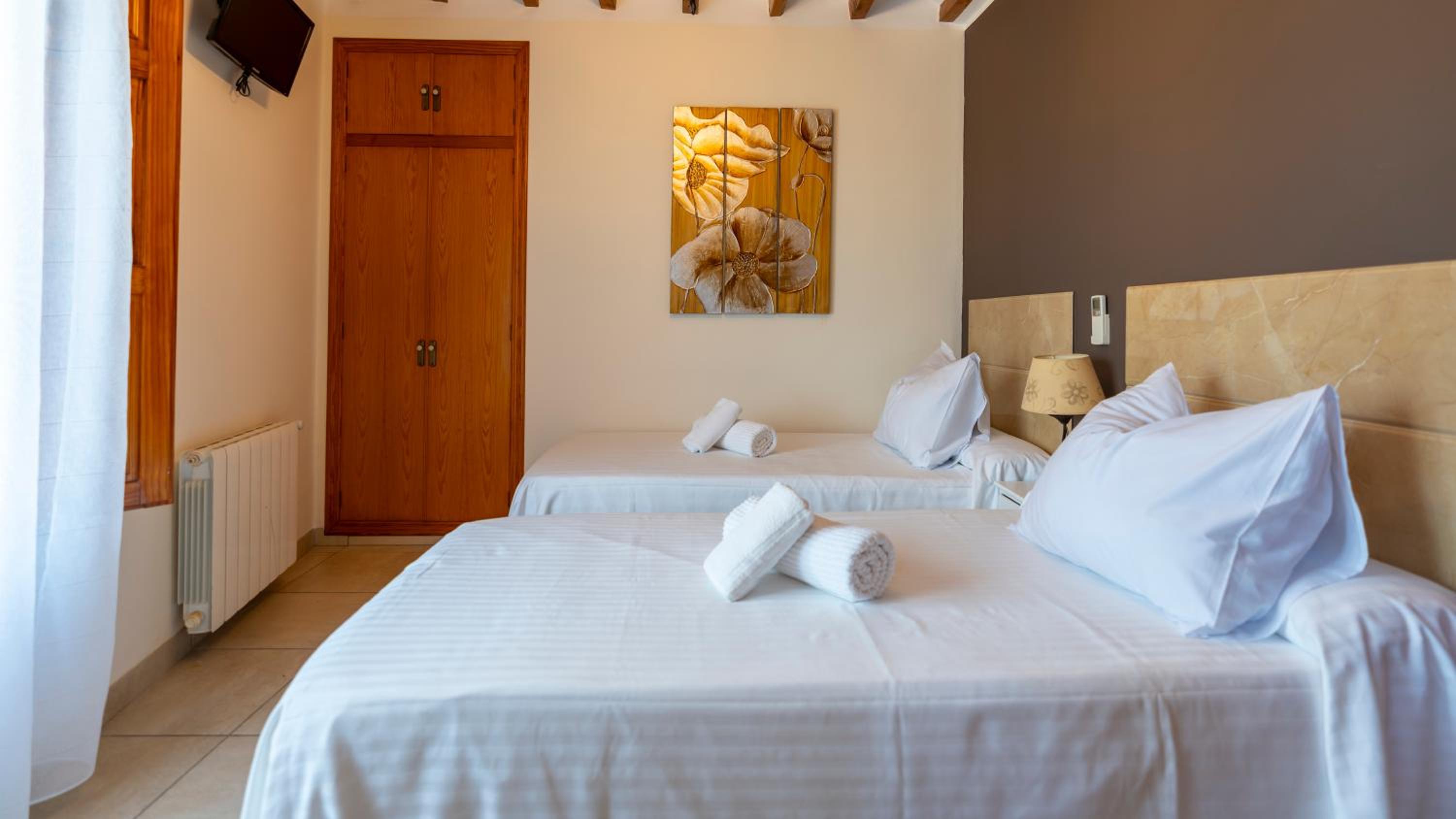 Double or Twin Room - Photo 3