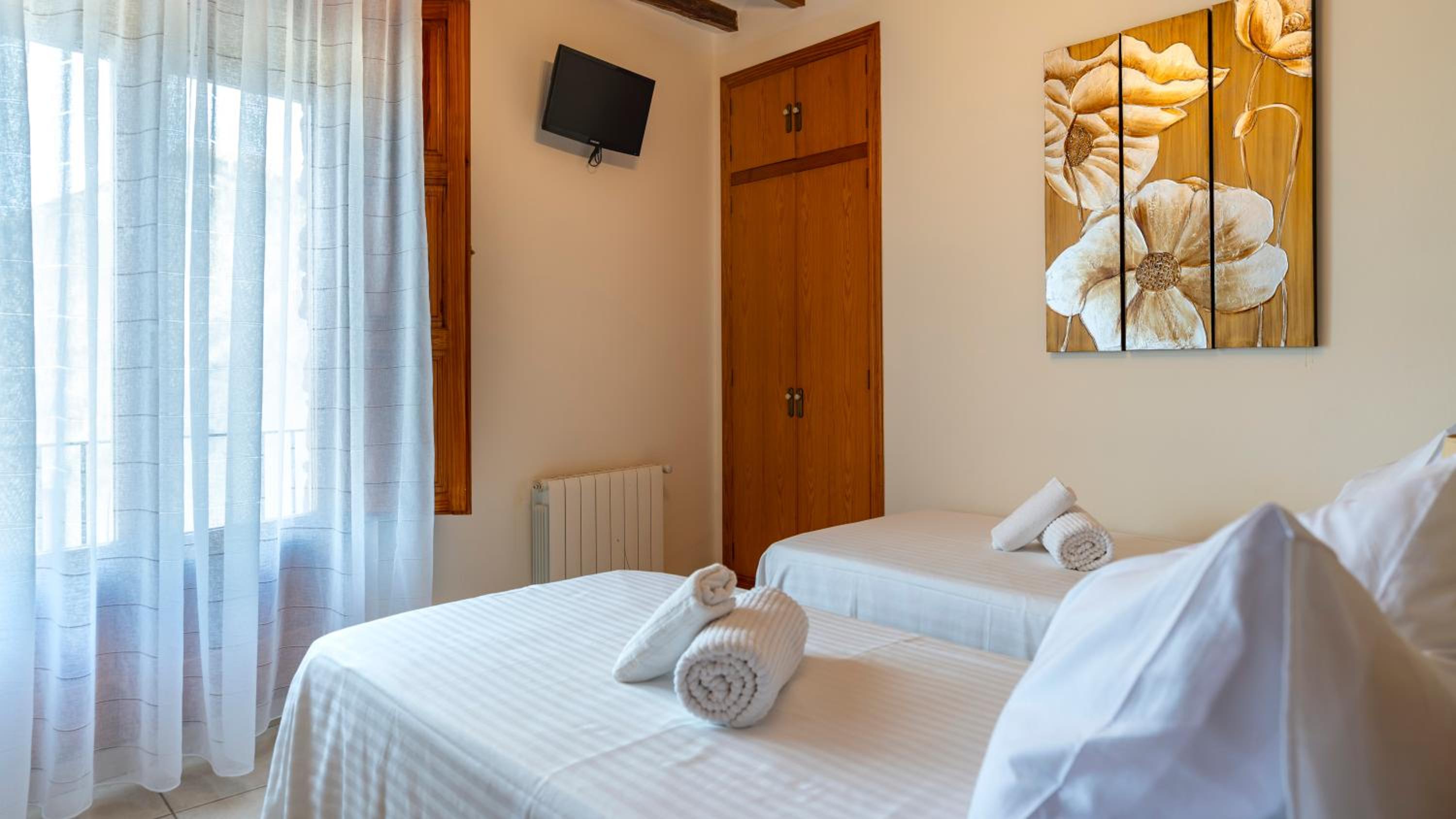 Twin Room - Photo 3