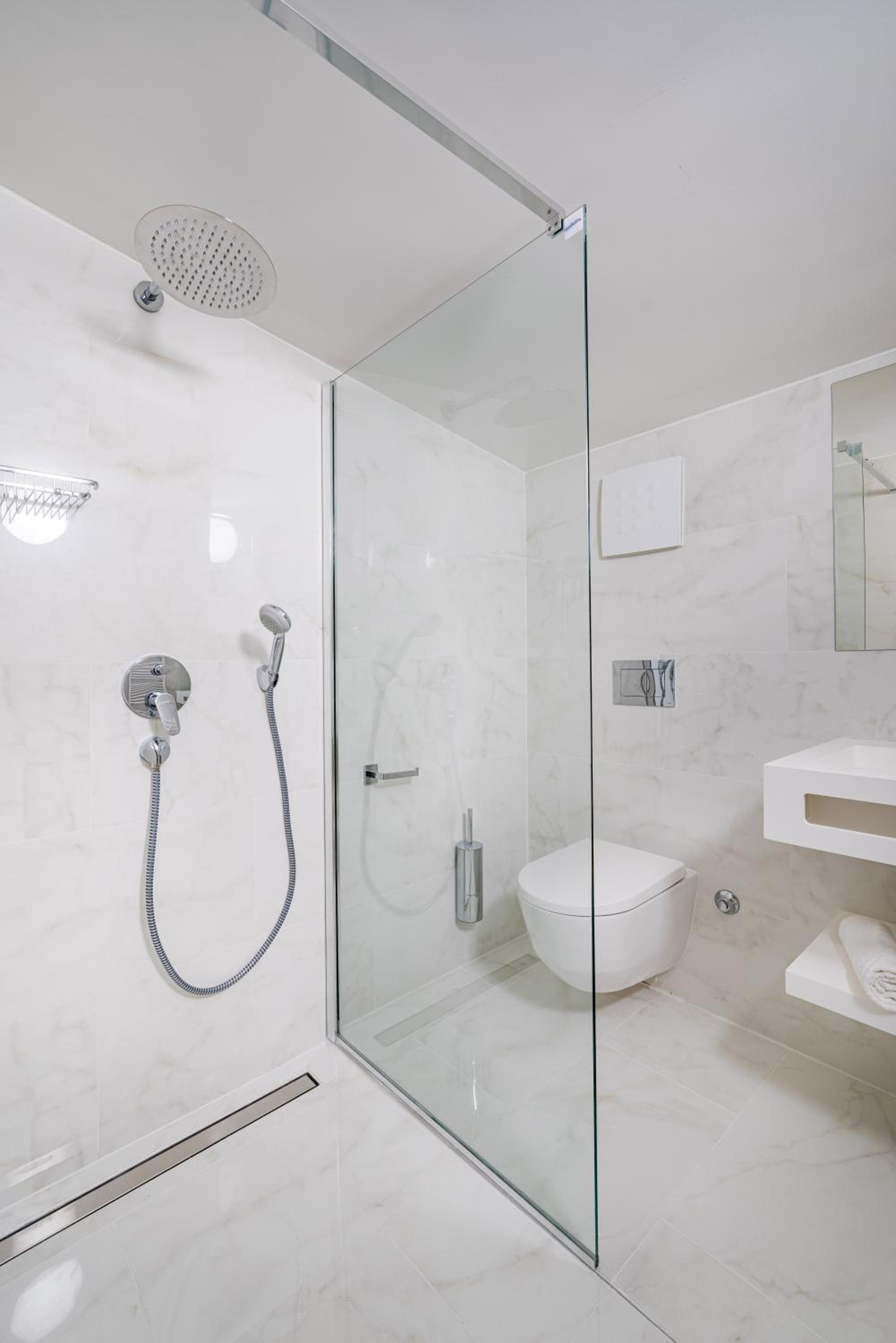 Double Room with Balcony - Photo 14