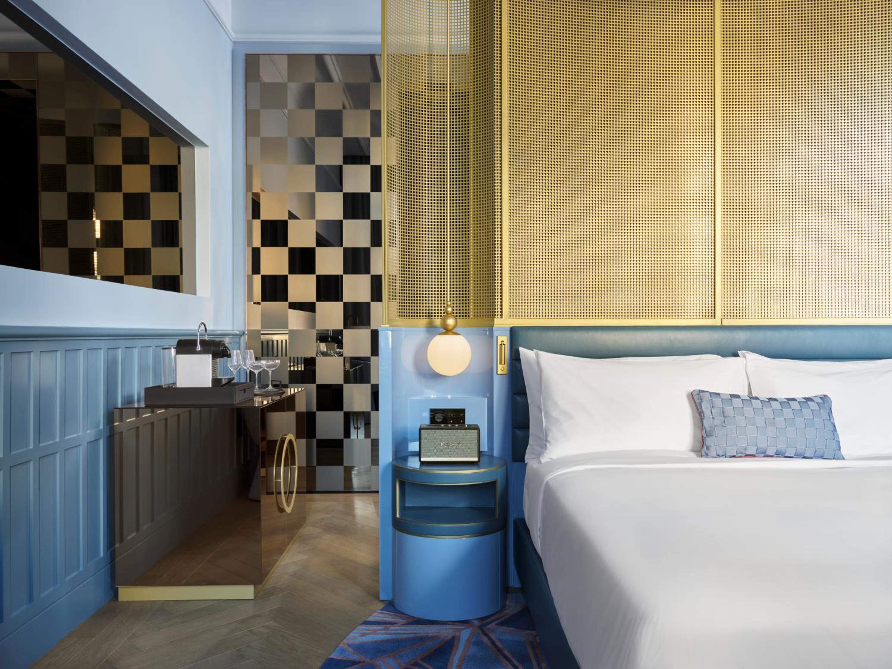 Studio King Suite with Street View