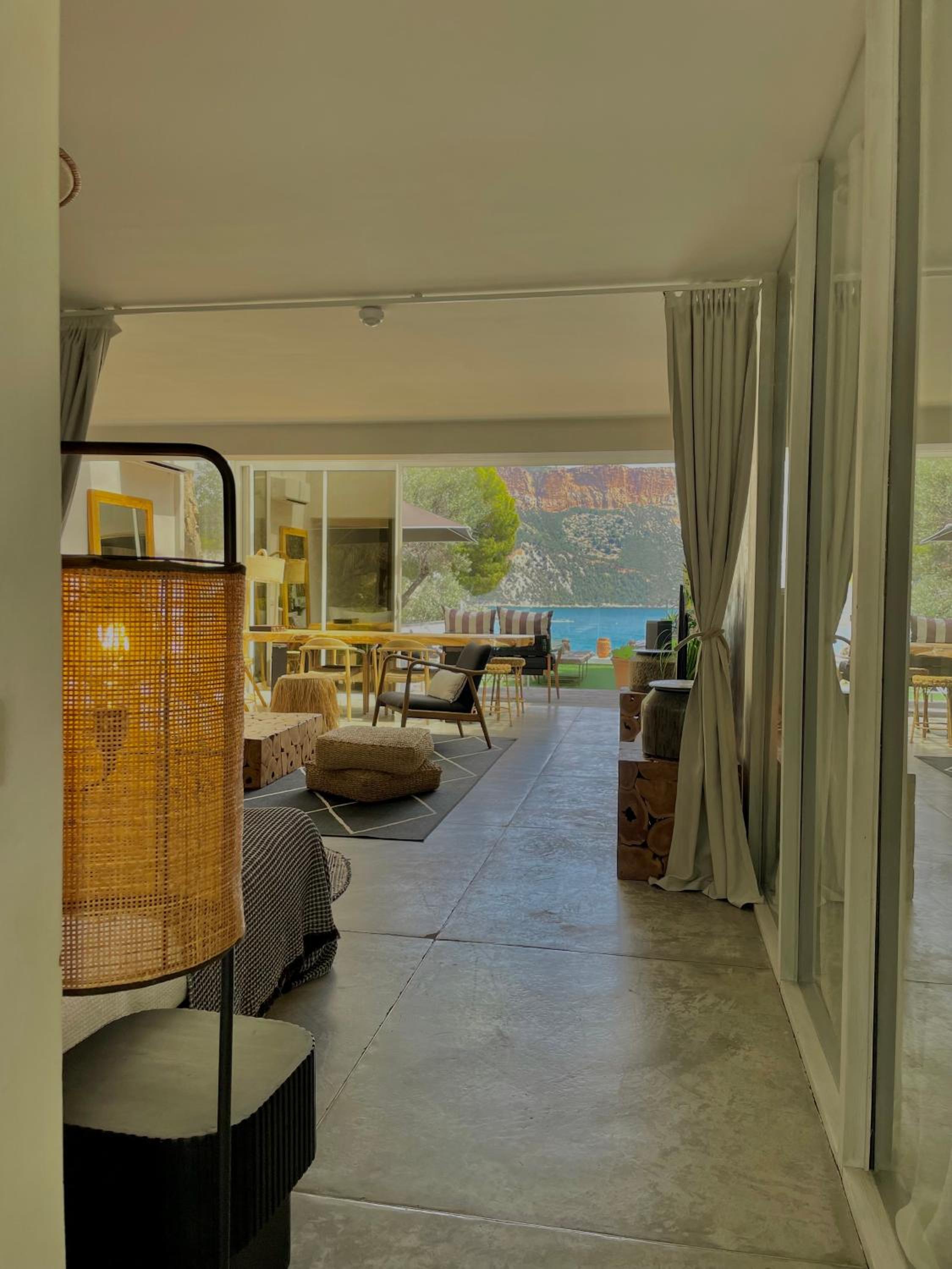 One-Bedroom Apartment with Private Pool and Terrace with Sea View