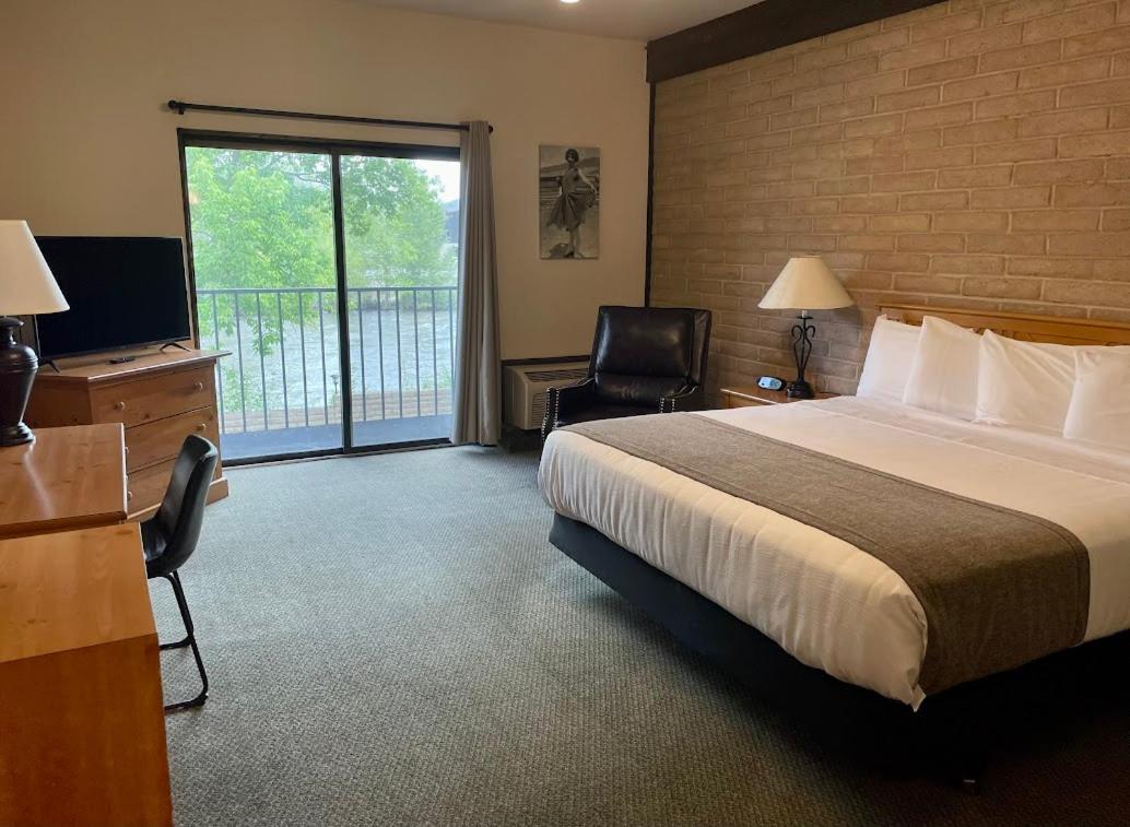 Executive King Room with River View