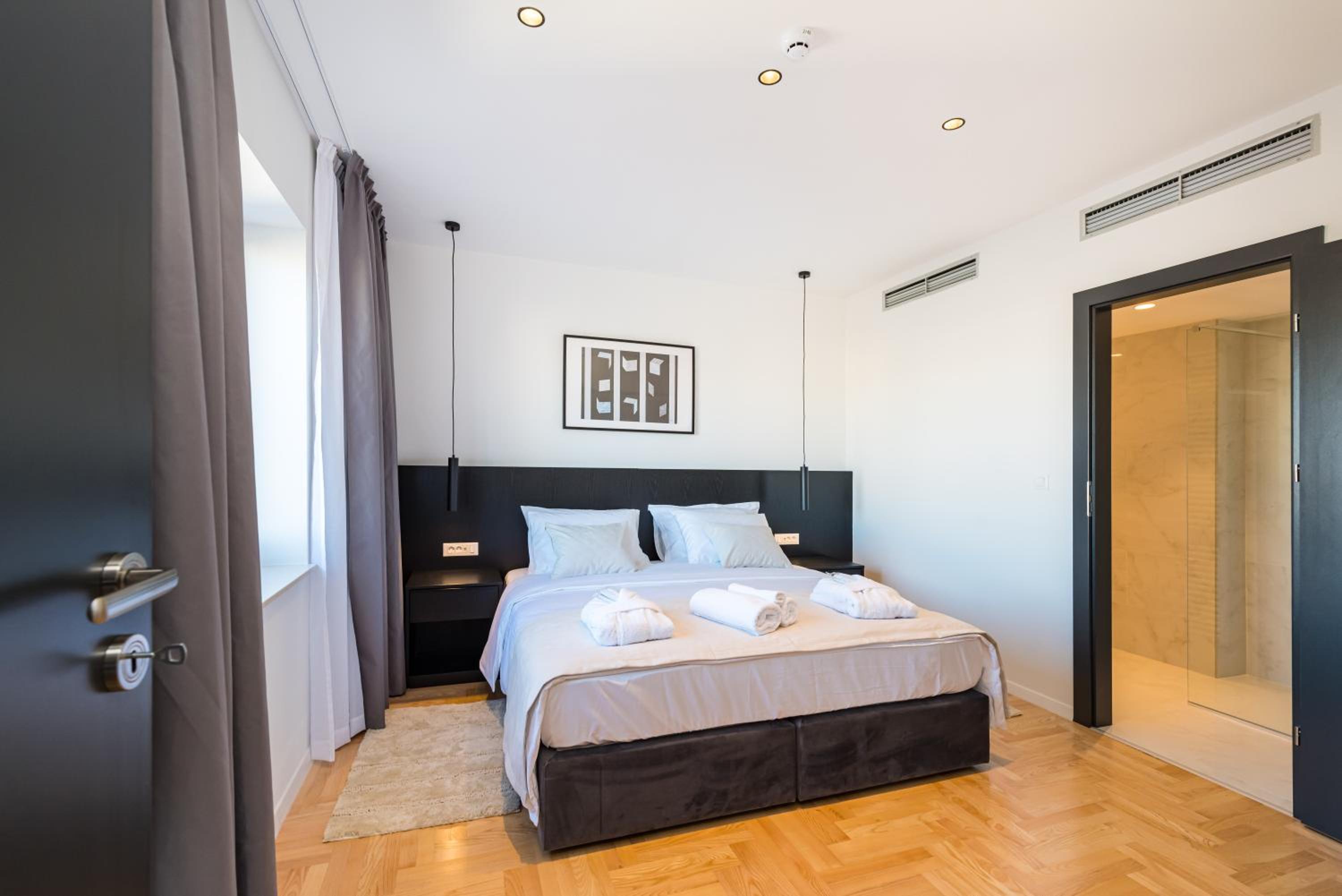 Suite with Balcony - Photo 11