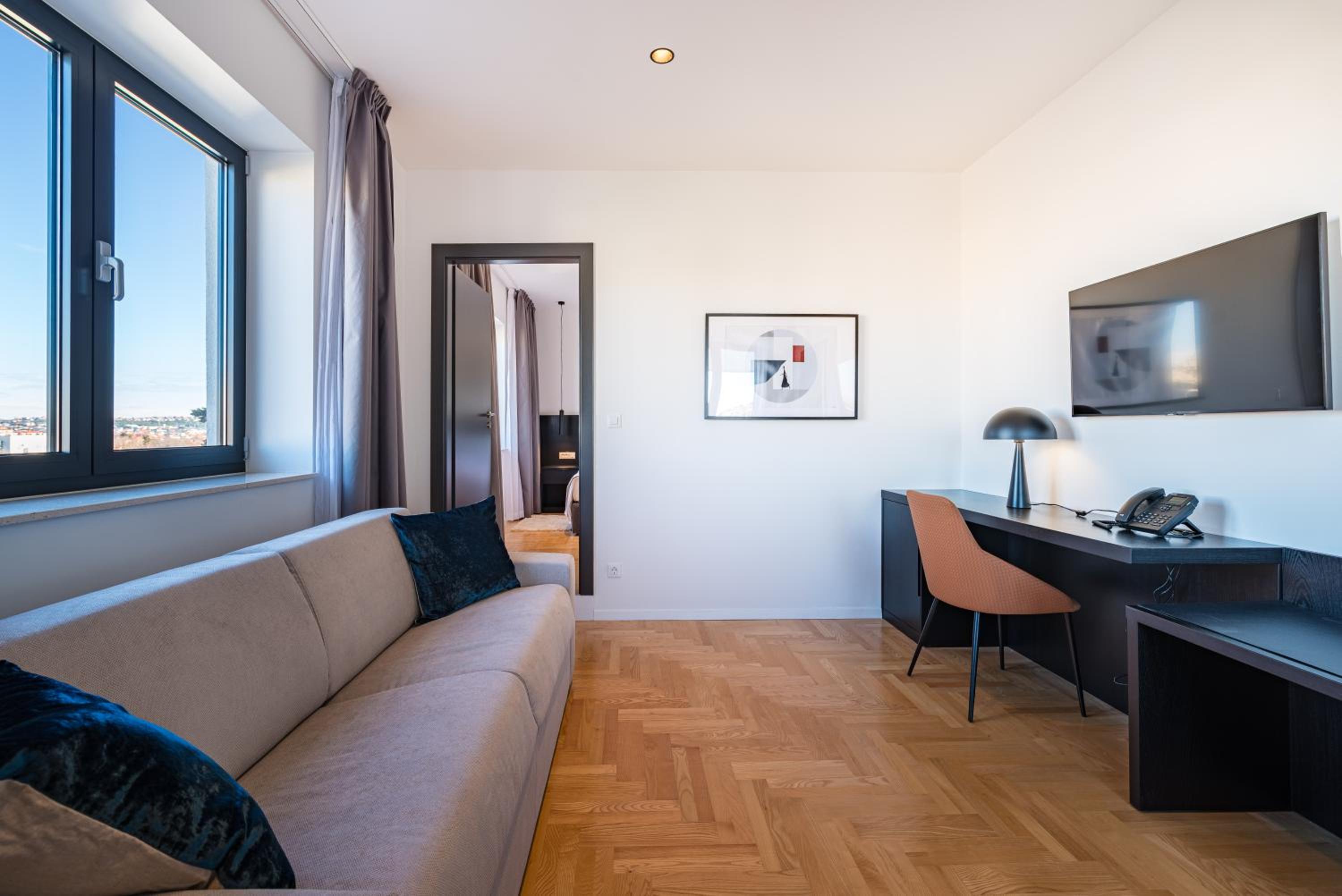 Suite with Balcony - Photo 13
